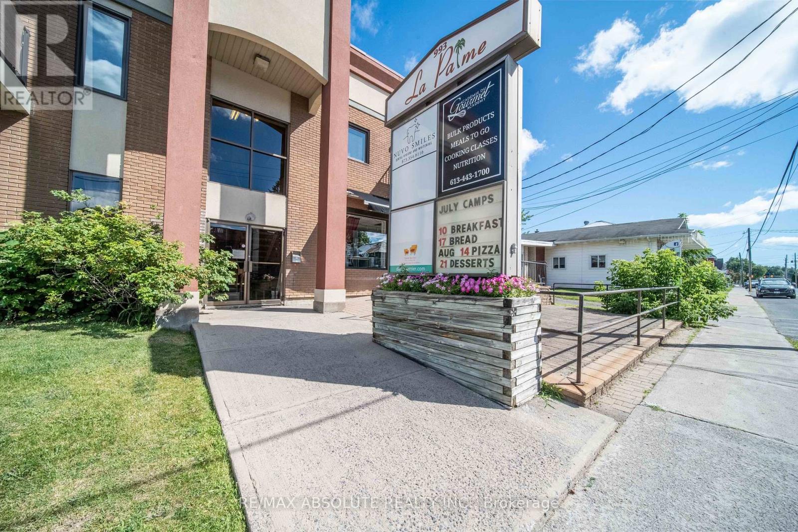 993 Notre-Dame Street, Russell, Ontario  K0A 1W0 - Photo 3 - X12300334