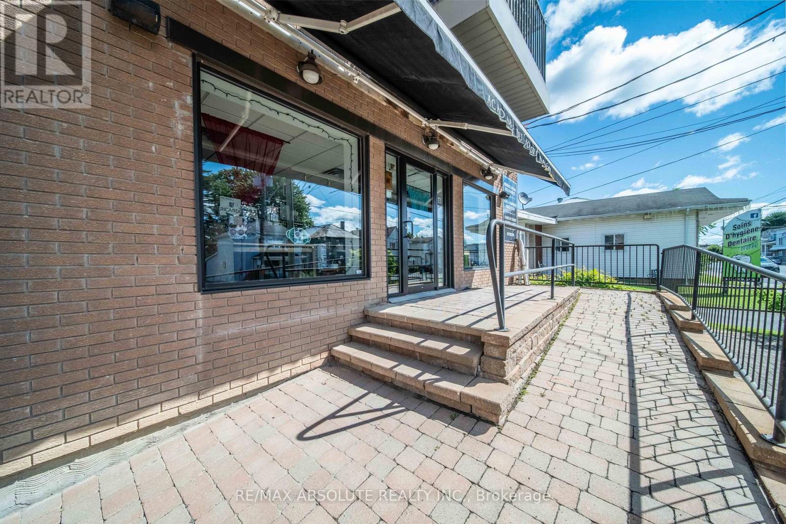 993 Notre-Dame Street, Russell, Ontario  K0A 1W0 - Photo 4 - X12300334