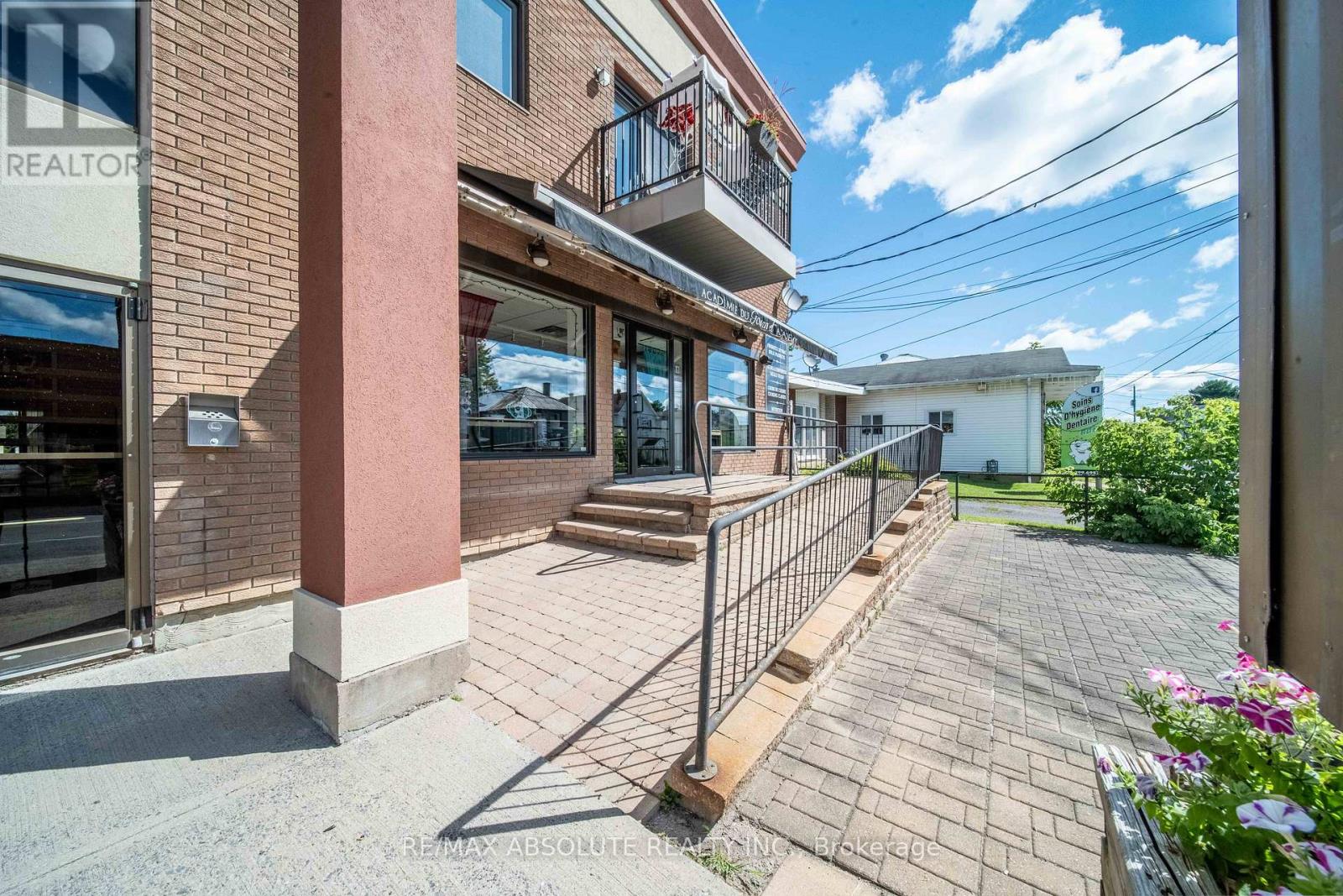 993 Notre-Dame Street, Russell, Ontario  K0A 1W0 - Photo 5 - X12300334