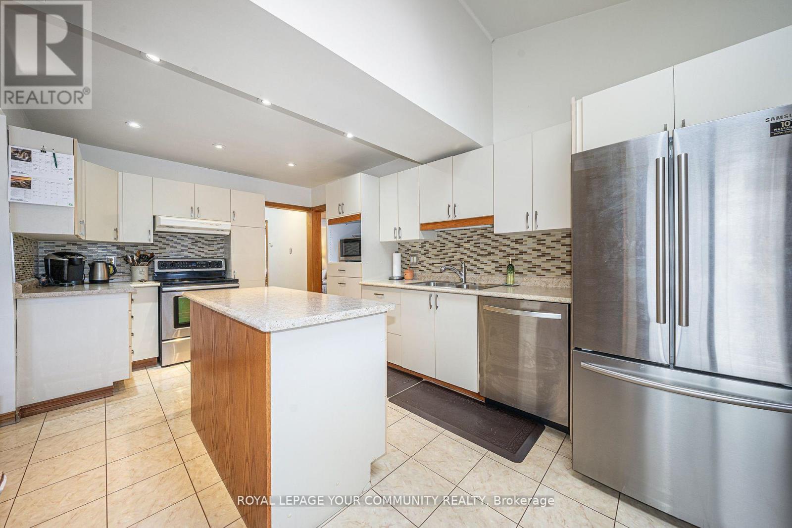 79 Mayvern Crescent, Richmond Hill, Ontario  L4C 5J6 - Photo 12 - N12300242