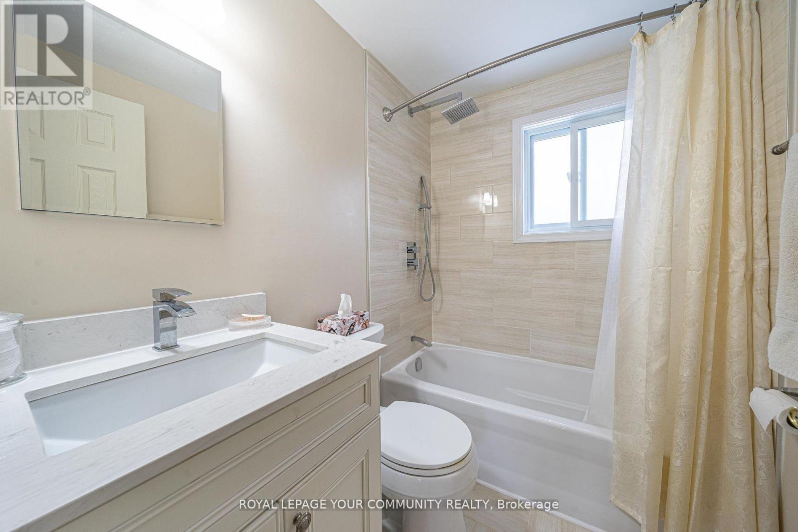 79 Mayvern Crescent, Richmond Hill, Ontario  L4C 5J6 - Photo 20 - N12300242