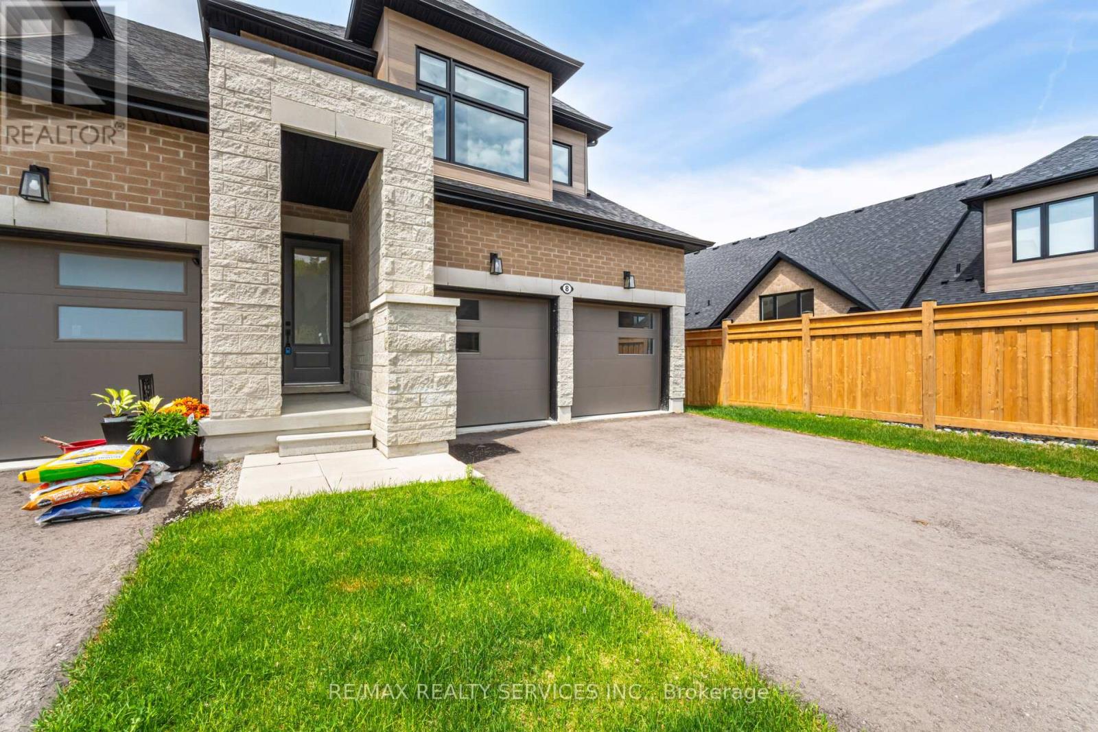 8 Lois Torrance Trail, Uxbridge, Ontario  L9P 0R9 - Photo 5 - N12300268