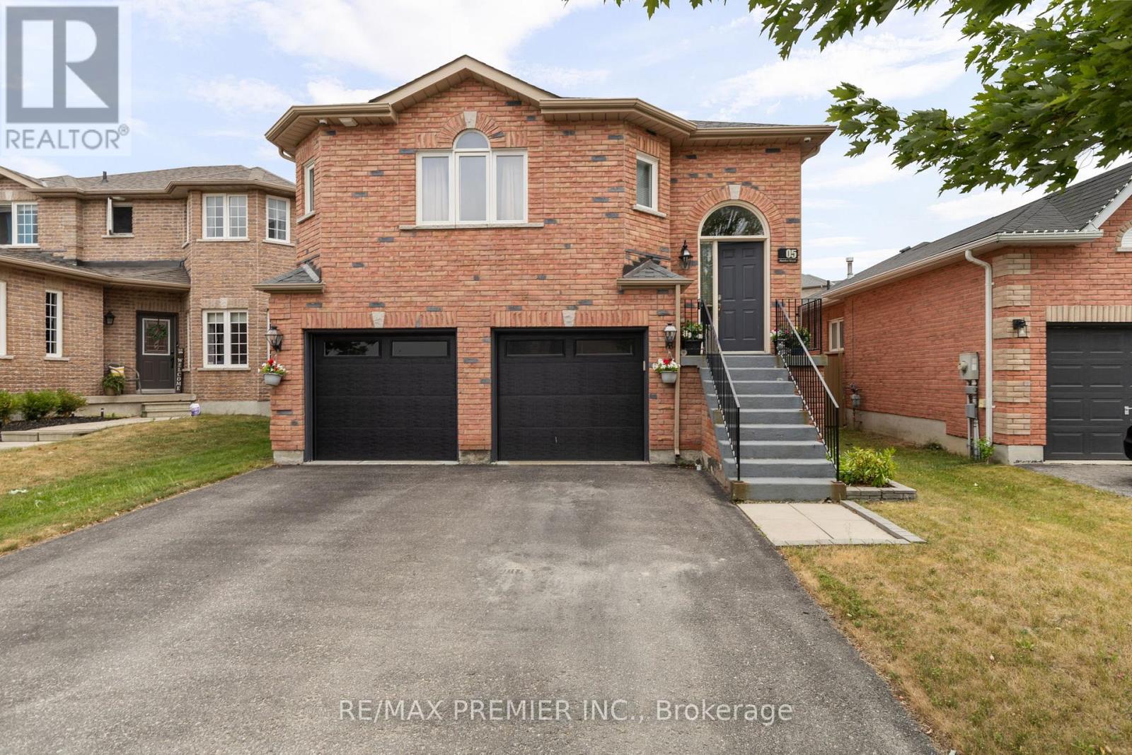 5 Humber Street, Barrie, Ontario  L4N 5S4 - Photo 1 - S12300270