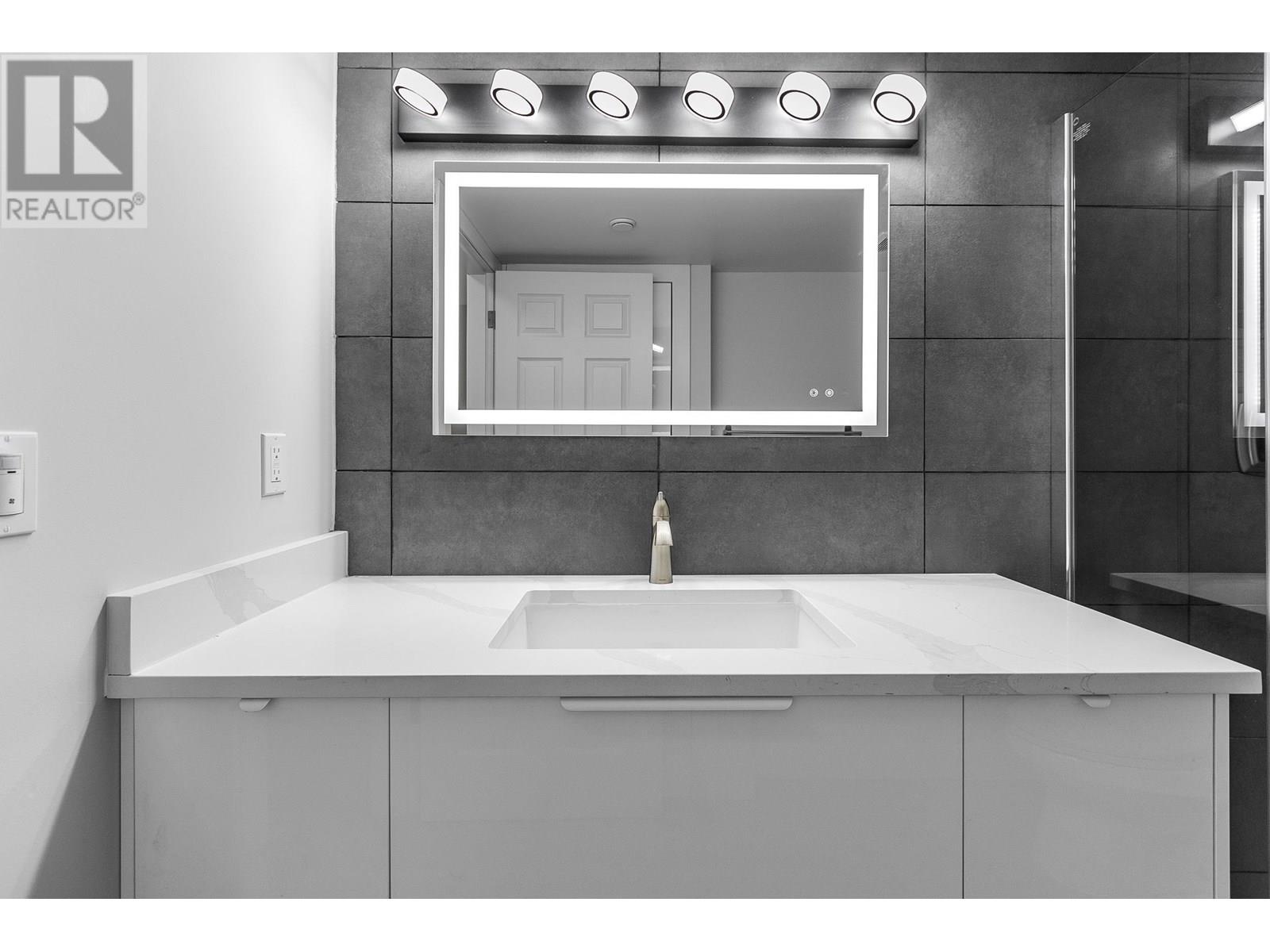 707 1199 Eastwood Street, Coquitlam, British Columbia  V3B 7W7 - Photo 9 - R3029476