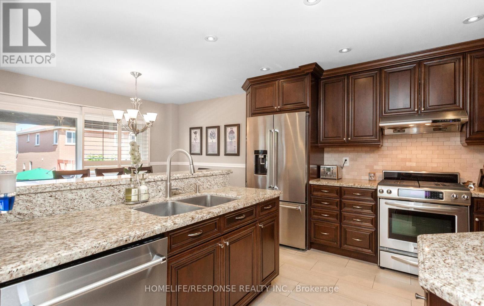 5133 Parkplace Circle, Mississauga, Ontario  L5V 2M1 - Photo 12 - W12300176