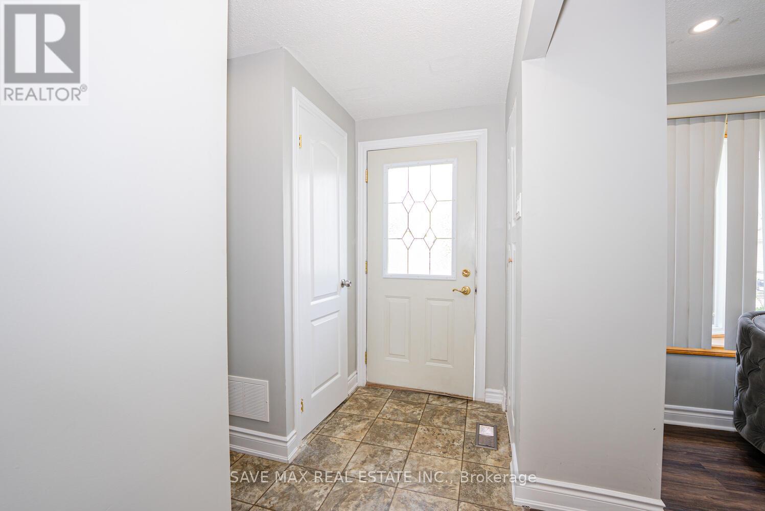 Property at 88 HARCOURT CRESCENT image 3