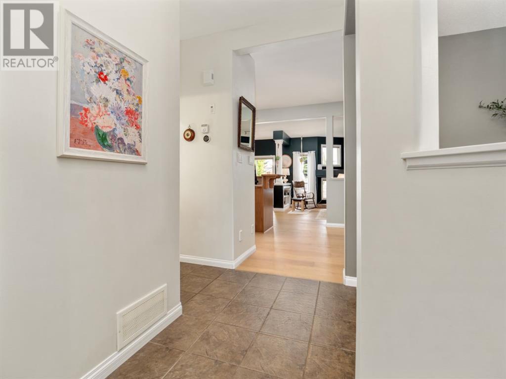Property at 506 Gateway Crescent S image 4