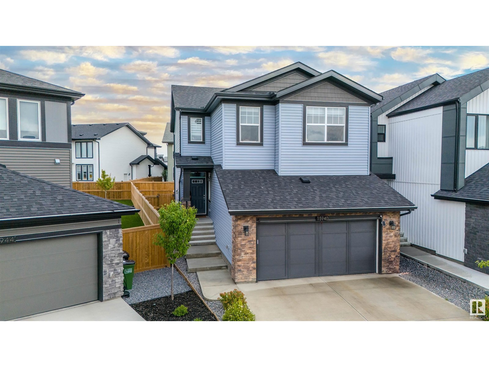 Property at 15940 19 AV SW image 2