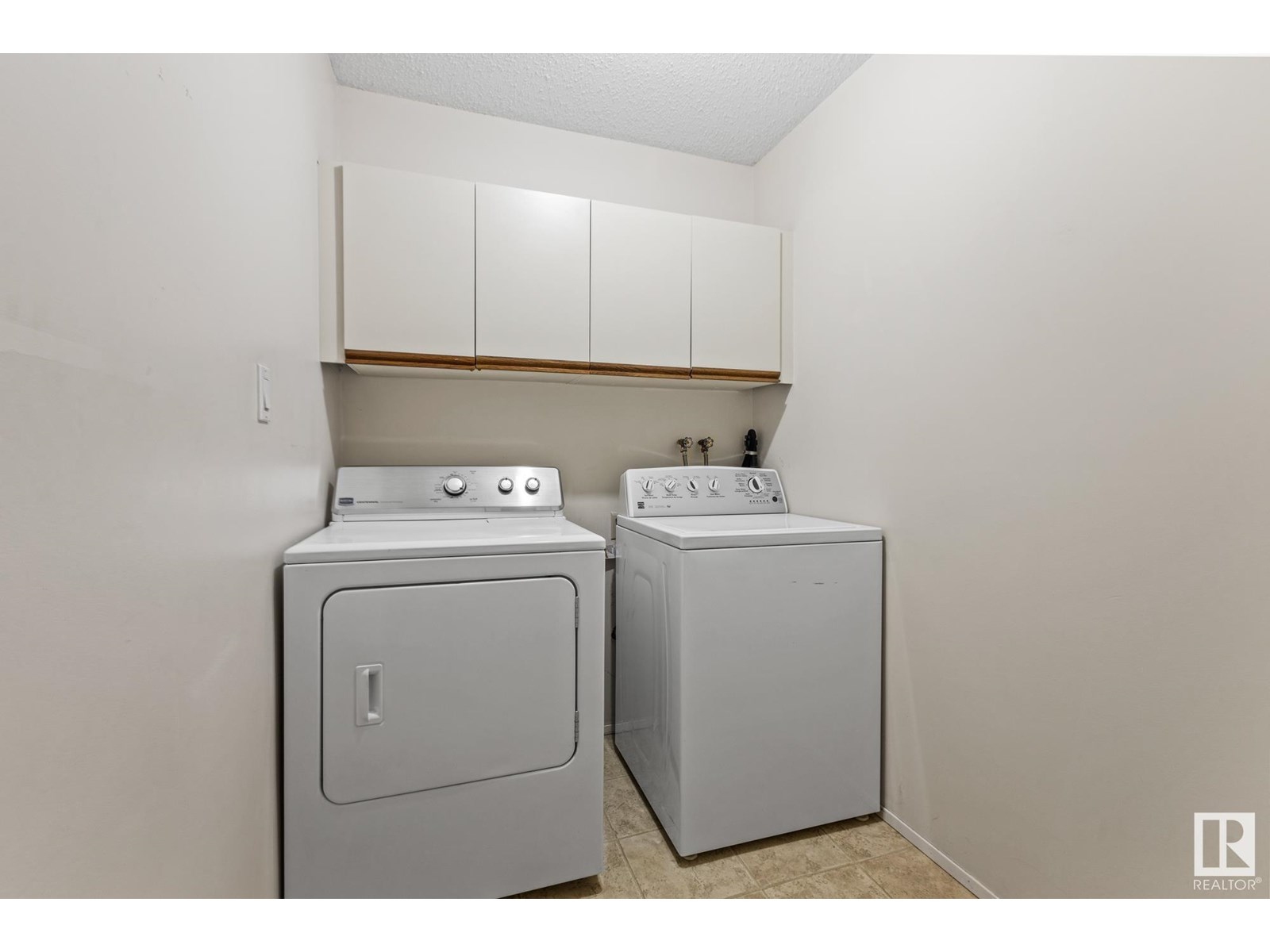 Property at 1126 105 ST NW image 3