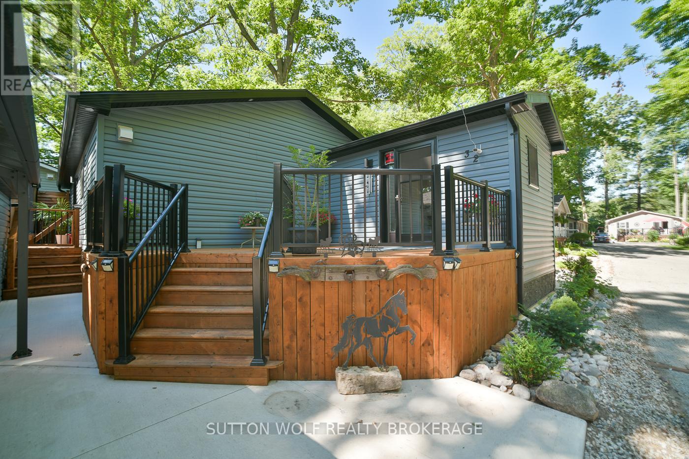 32 - 22790 Amiens Road, Middlesex Centre, Ontario  N0L 1R0 - Photo 2 - X12300411