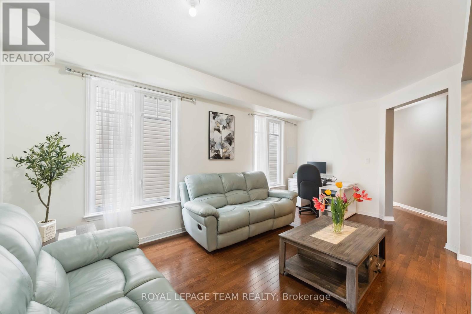 52 Tapadero Avenue, Ottawa, Ontario  K2V 0E1 - Photo 8 - X12300404