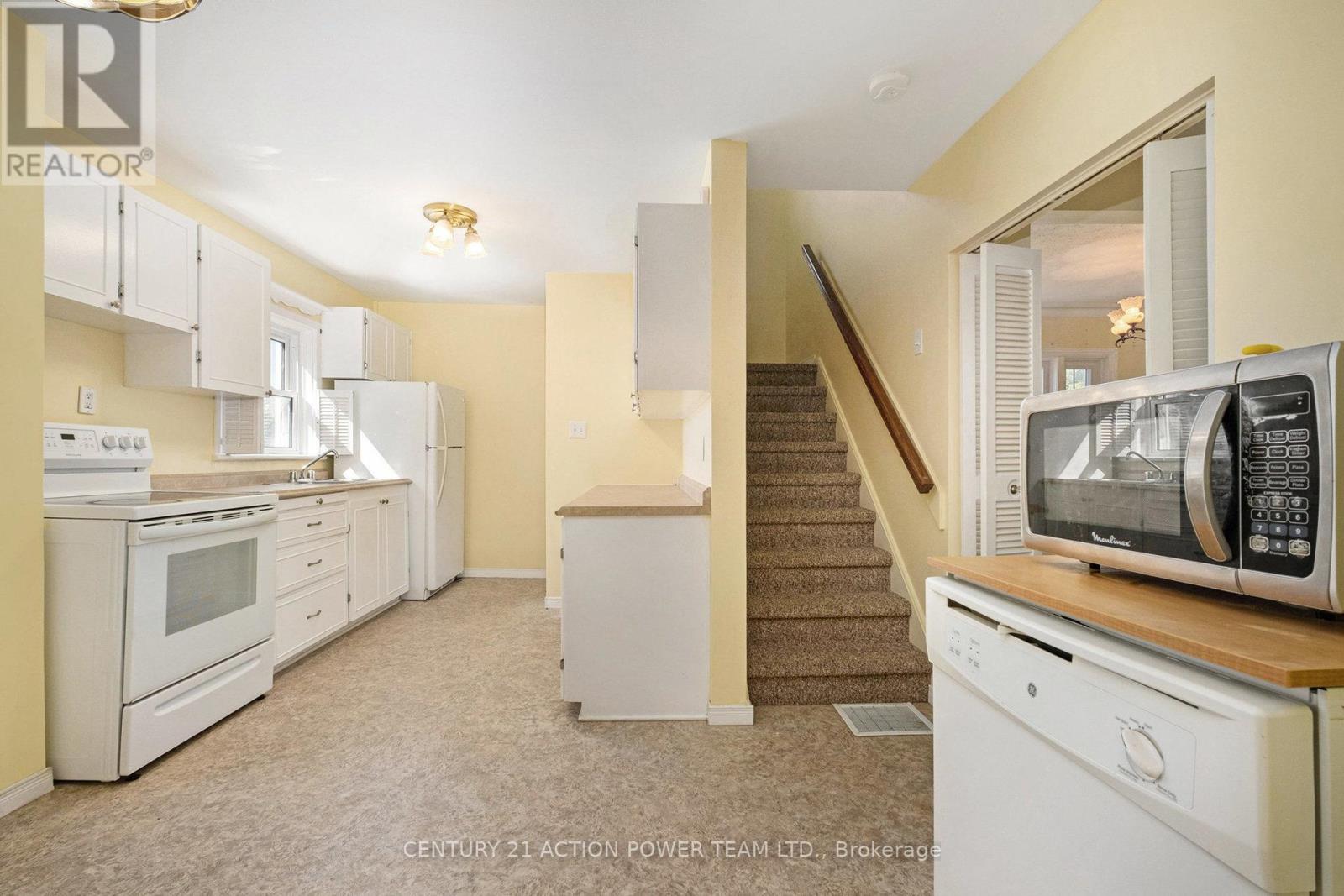 1318 Brookline Avenue, Ottawa, Ontario  K1V 6S3 - Photo 9 - X12300456