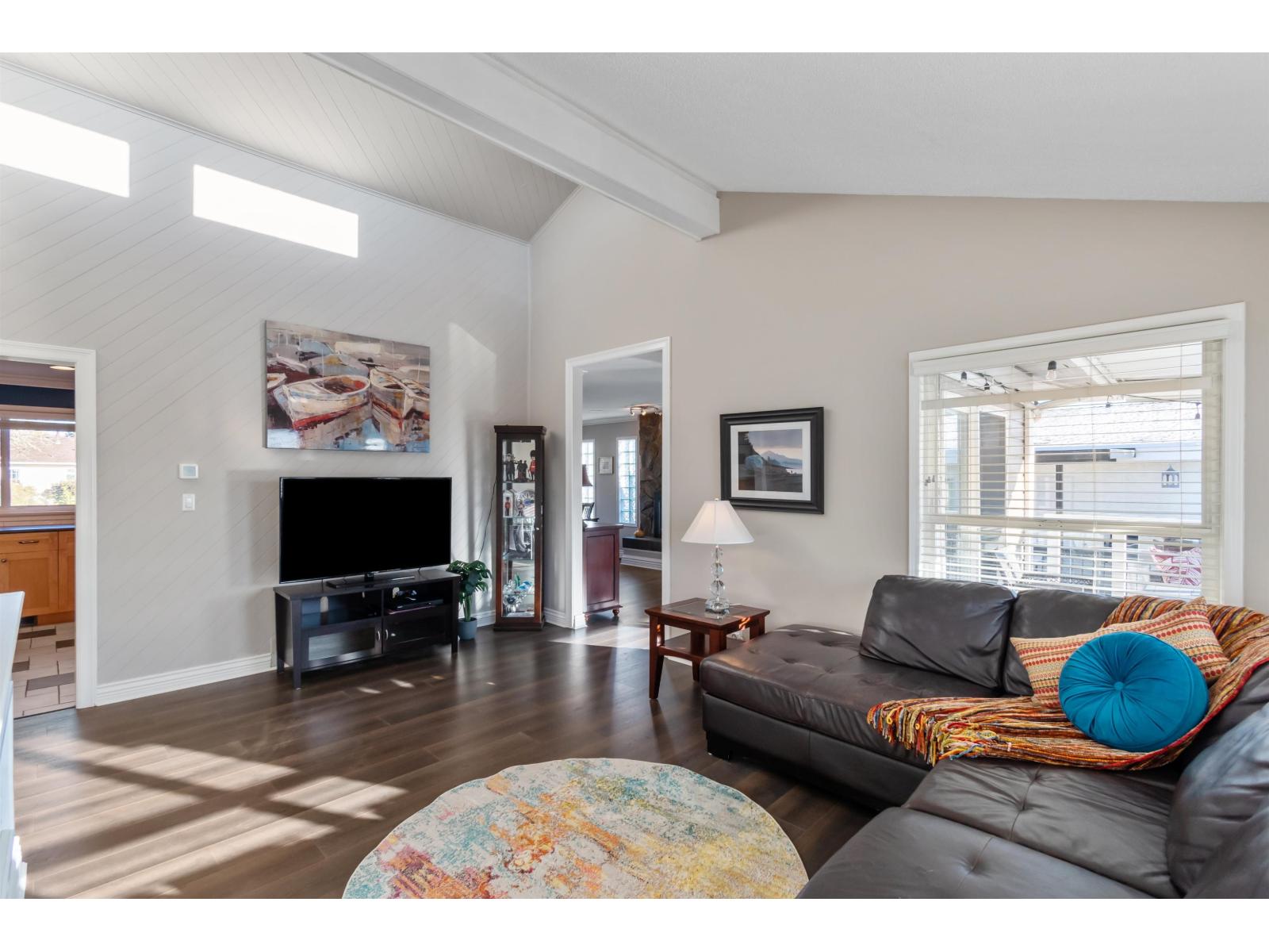 15531 Roper Avenue, White Rock, British Columbia  V4B 2G4 - Photo 2 - R3029492