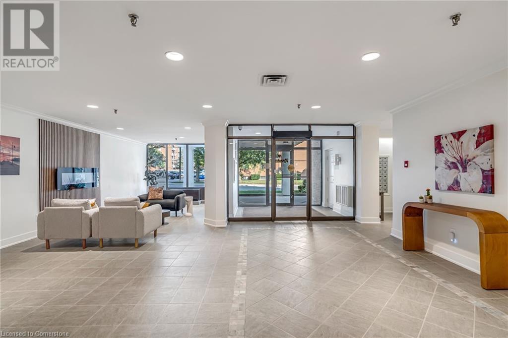 Property at 66 HIGH Street E Unit# 904 image 4