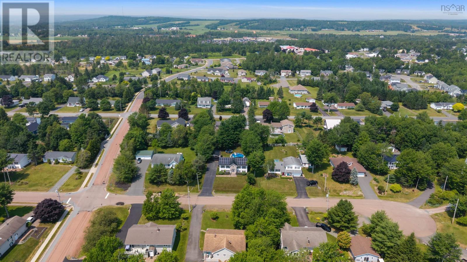 Property at 157 Meadowland Avenue image 3