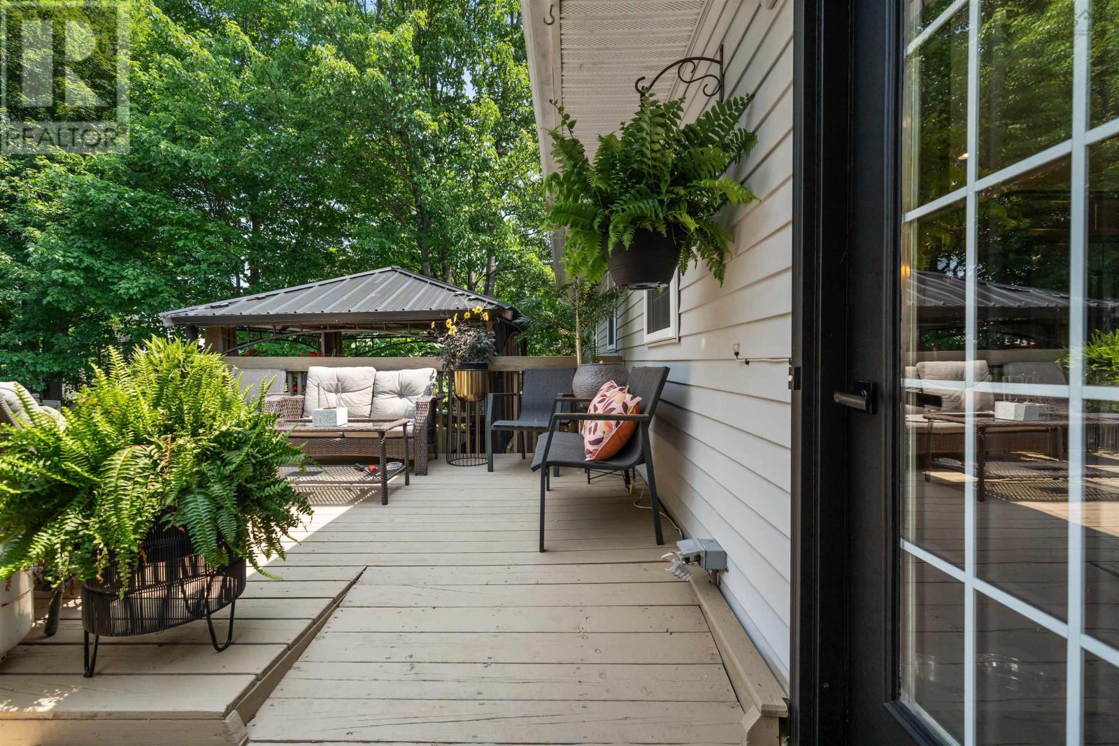 Property at 157 Meadowland Avenue image 5