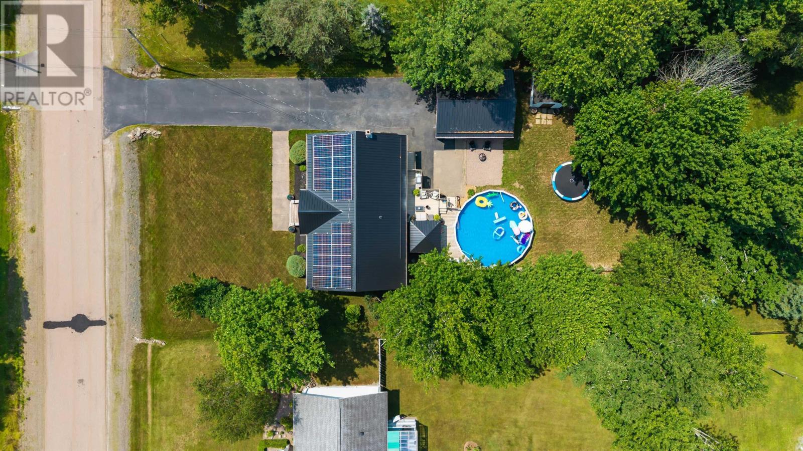 Property at 157 Meadowland Avenue image 4