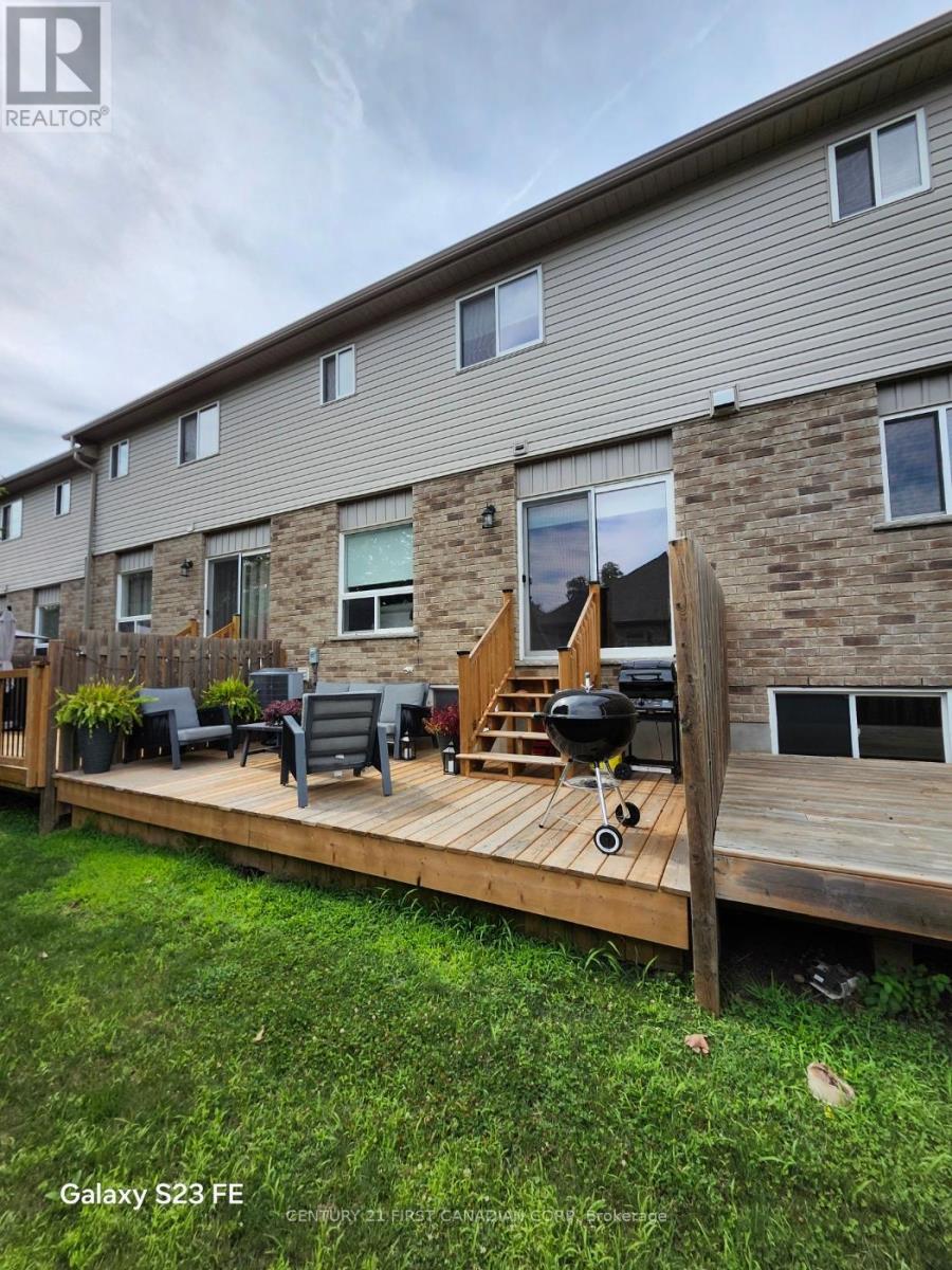 Property at 45 - 1220 RIVERBEND ROAD image 4