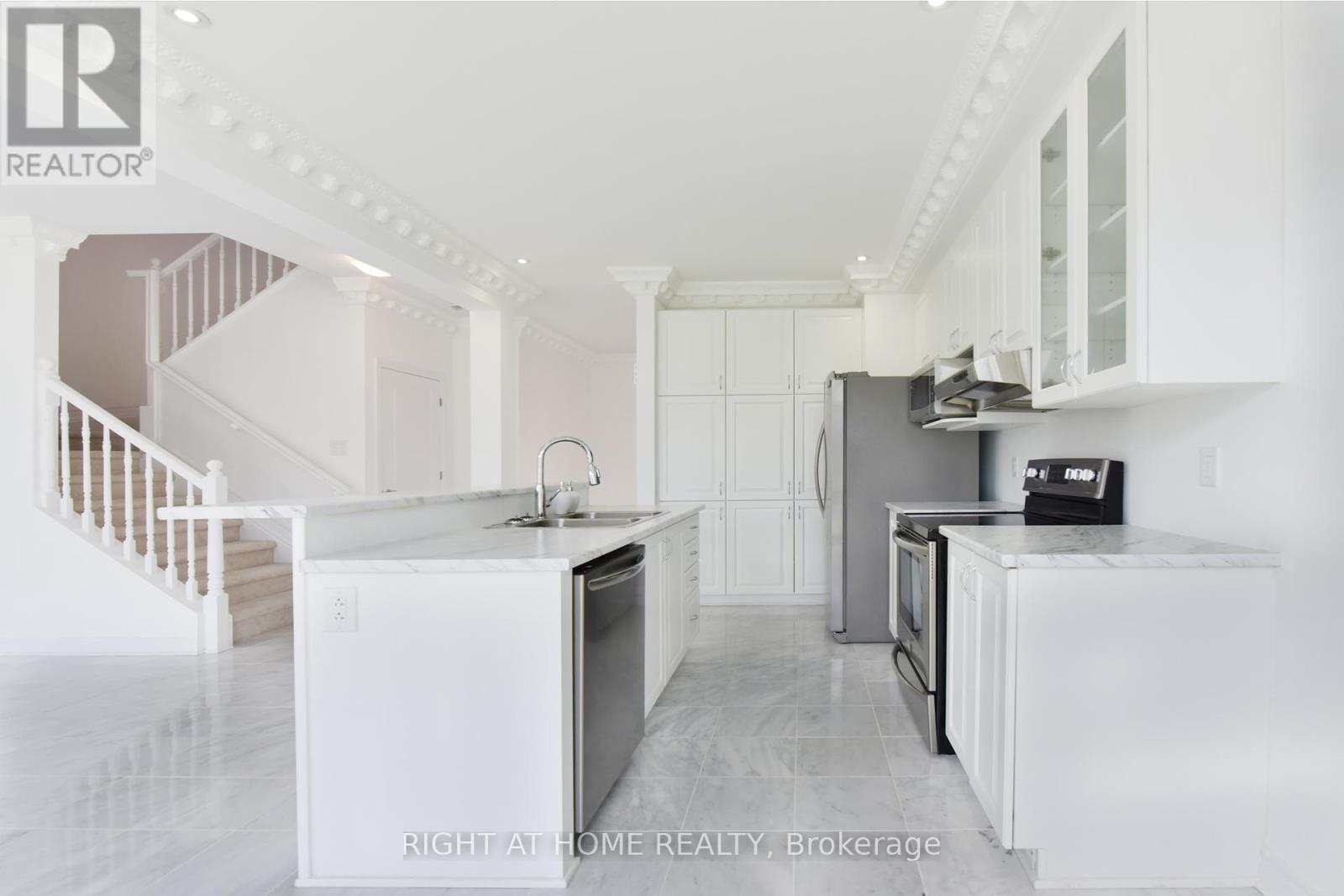 107 Westover Crescent, Ottawa, Ontario  K2T 0K6 - Photo 10 - X12300519
