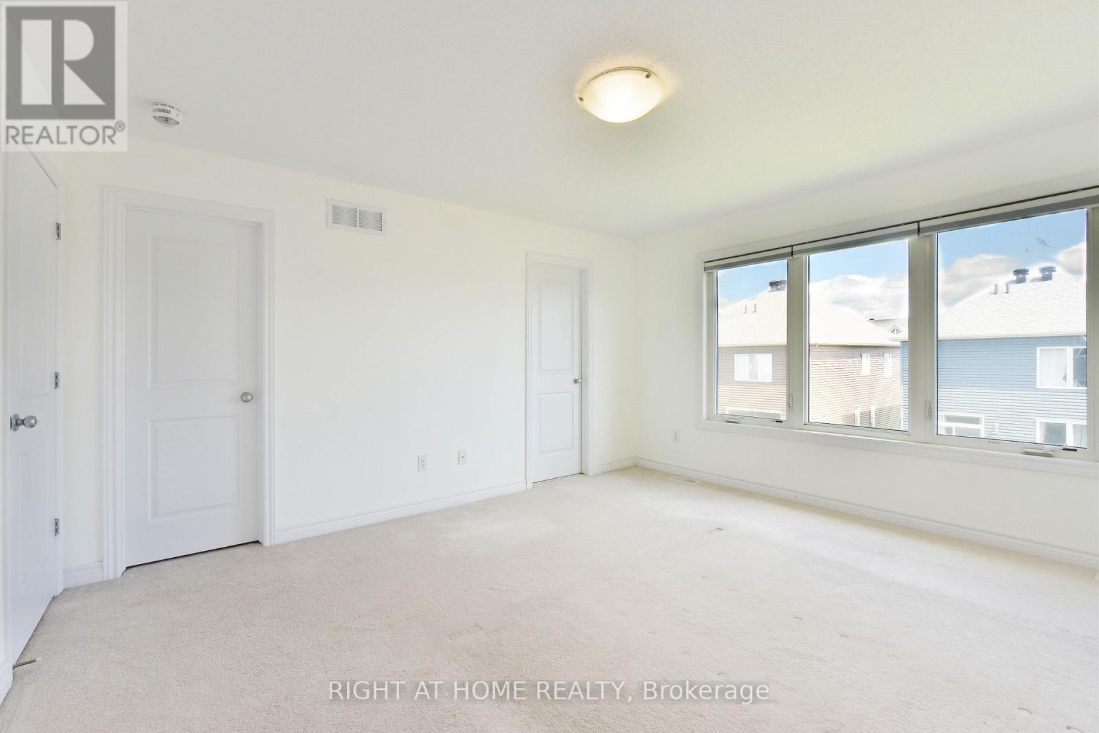 107 Westover Crescent, Ottawa, Ontario  K2T 0K6 - Photo 14 - X12300519