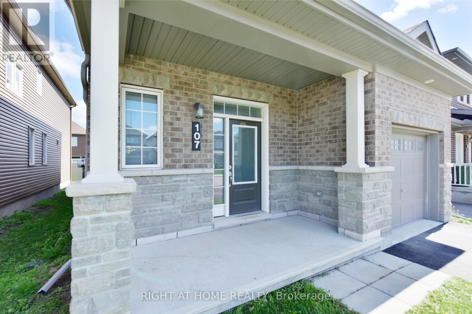 107 Westover Crescent, Ottawa, Ontario  K2T 0K6 - Photo 2 - X12300519