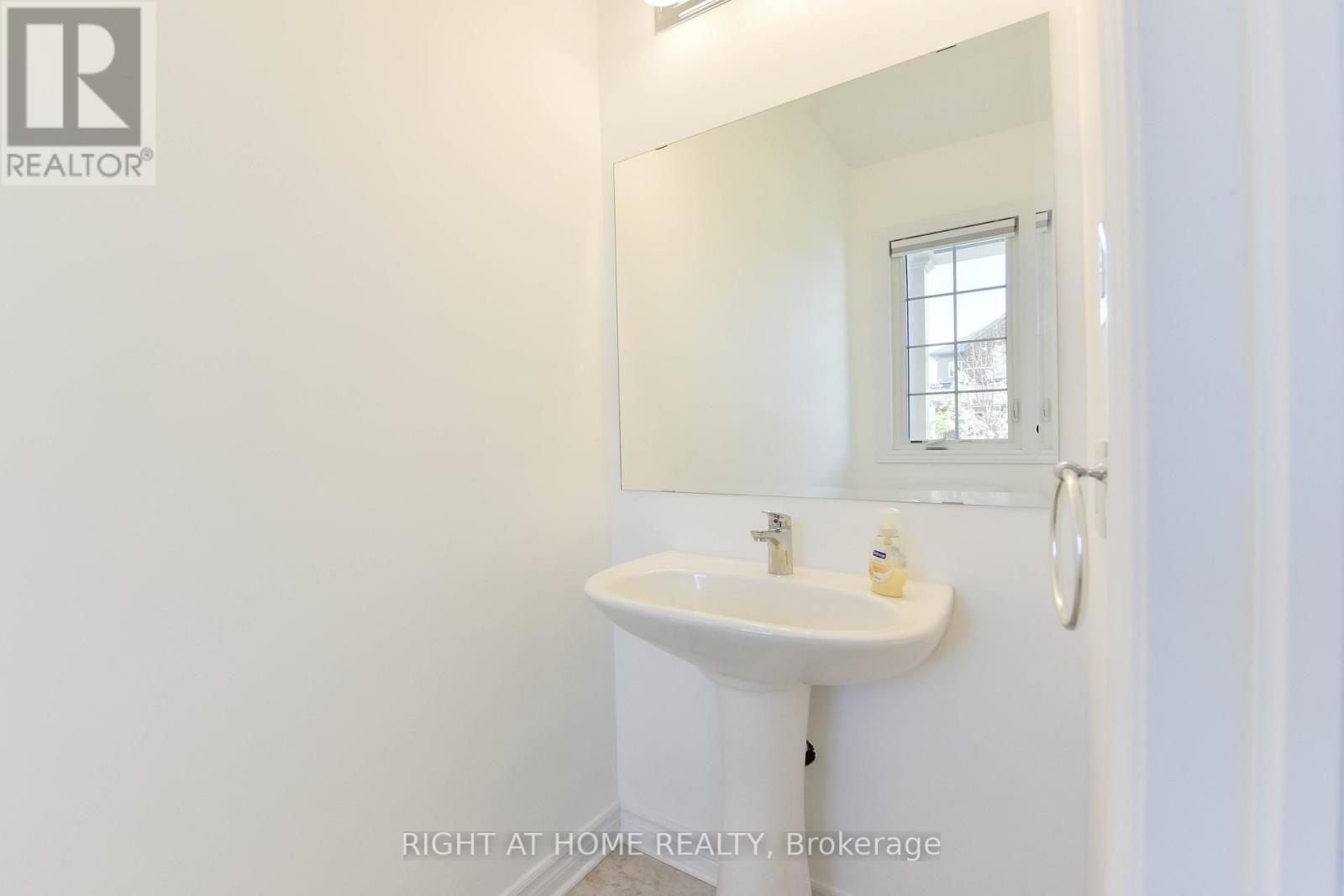 107 Westover Crescent, Ottawa, Ontario  K2T 0K6 - Photo 3 - X12300519