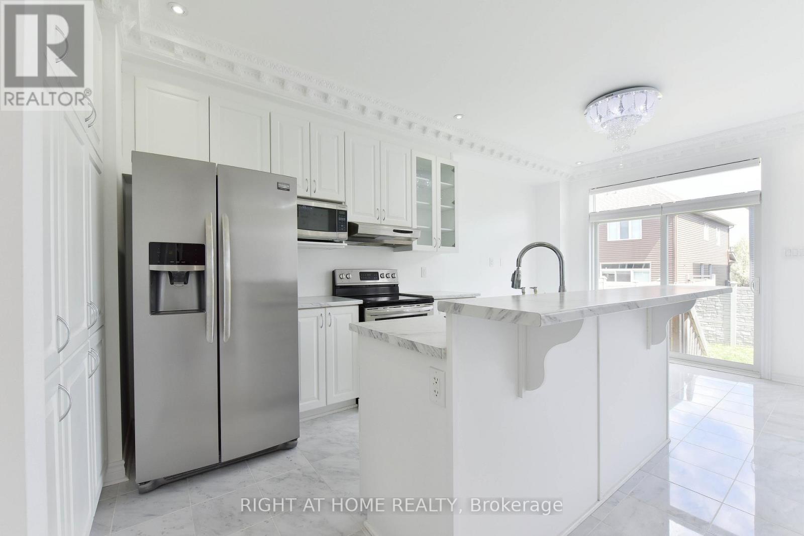 107 Westover Crescent, Ottawa, Ontario  K2T 0K6 - Photo 8 - X12300519