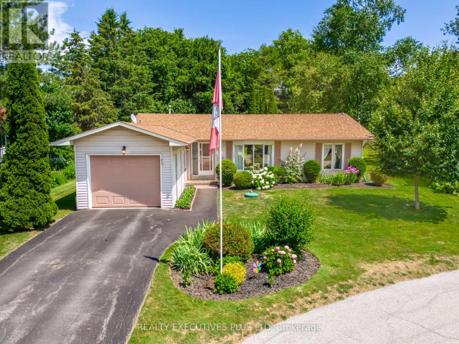 Property at 3 PINEVIEW COURT image 1