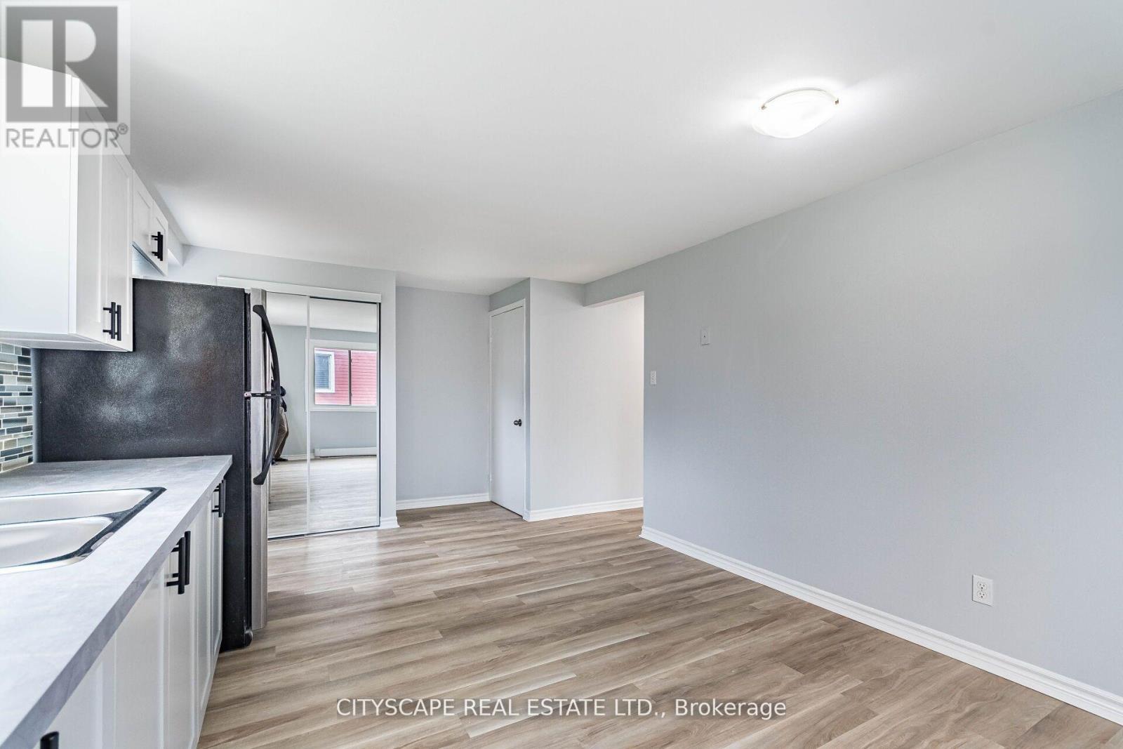 8 - 20 Mayfield Avenue, Waterloo, Ontario  N2J 4M5 - Photo 18 - X12300438