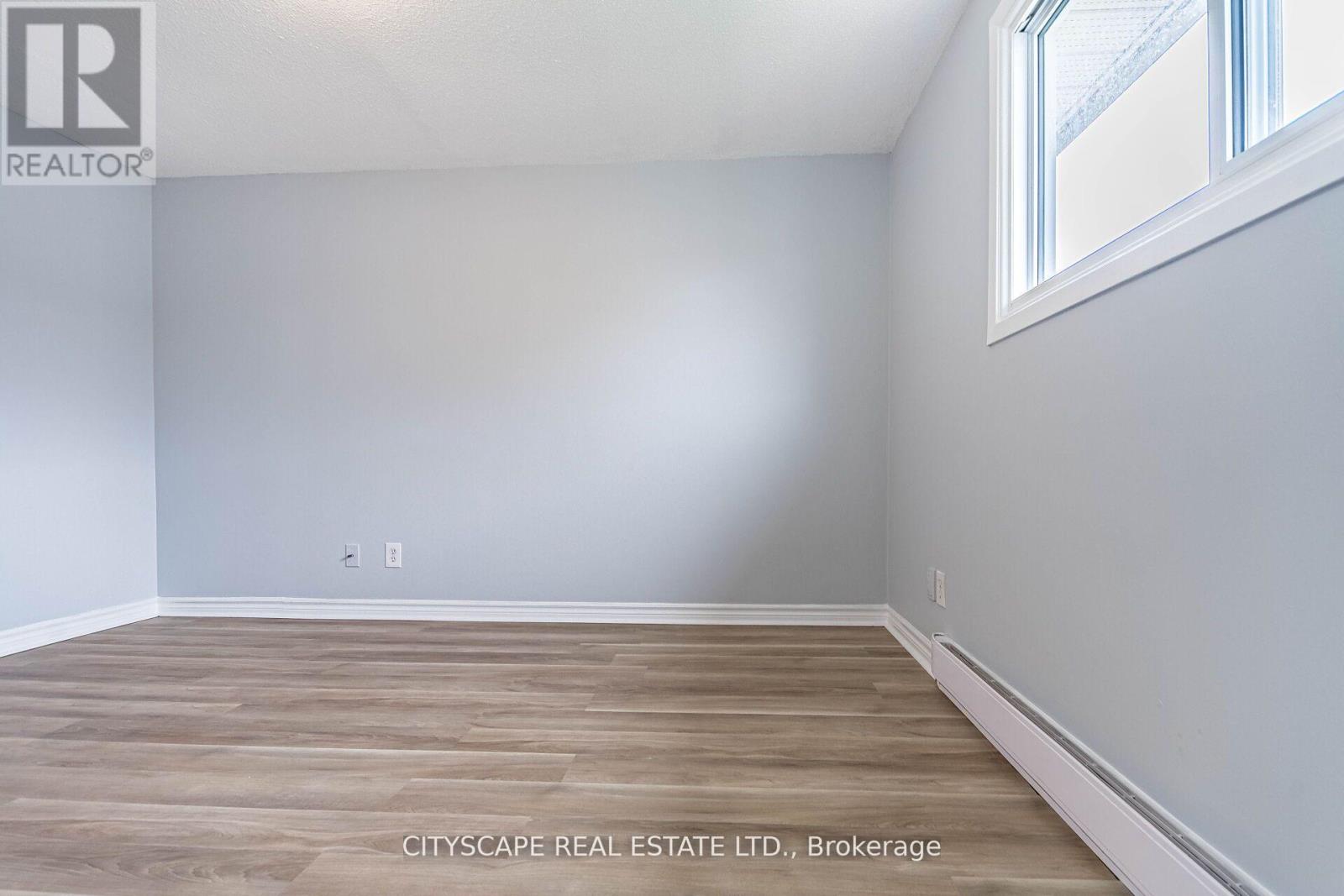 8 - 20 Mayfield Avenue, Waterloo, Ontario  N2J 4M5 - Photo 33 - X12300438