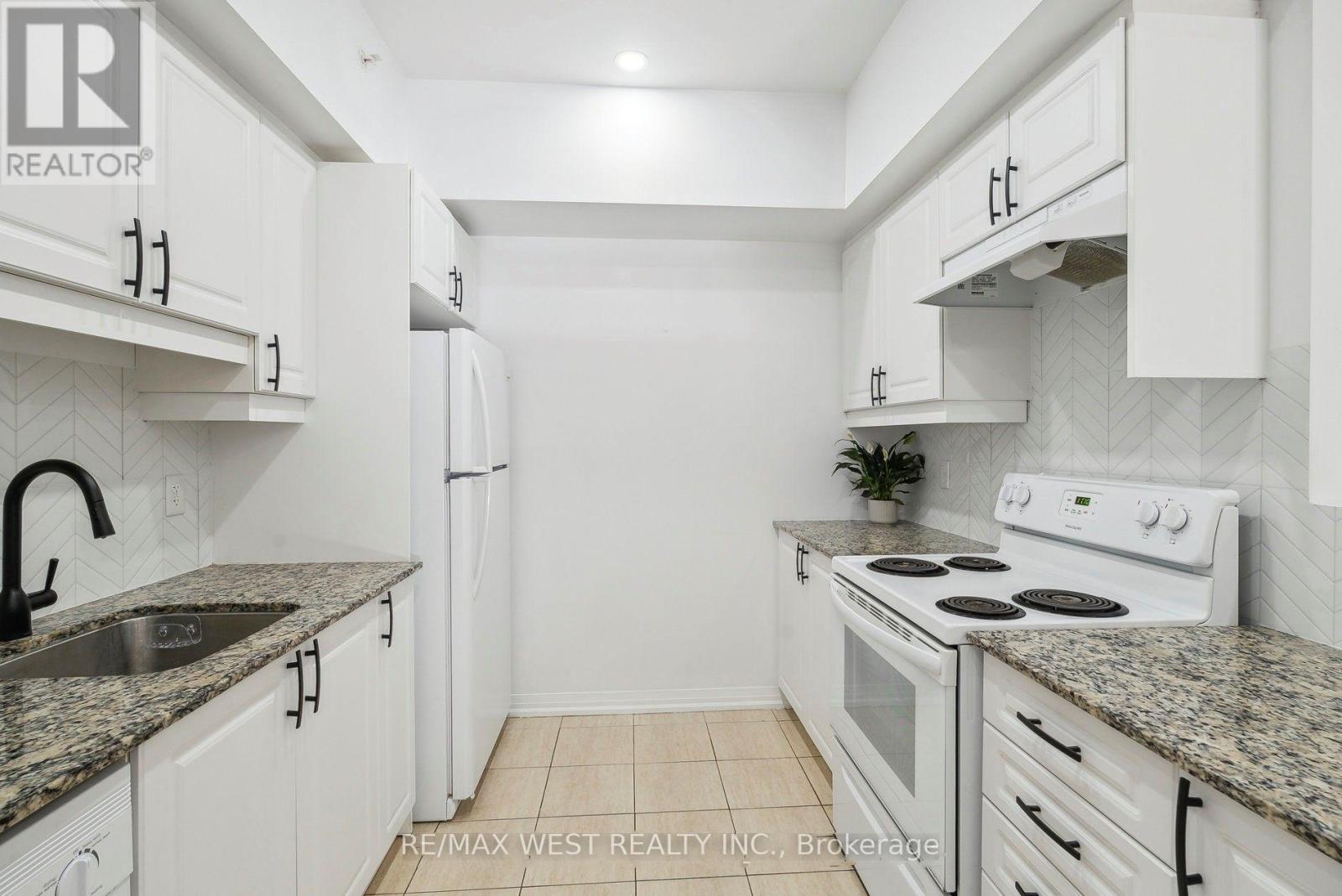 506 - 304 Essa Road, Barrie (Ardagh), Ontario  L9J 0H3 - Photo 4 - S12299313