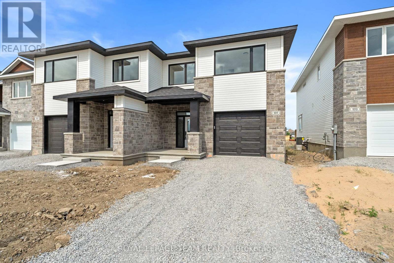 Property at 1017 MOORE STREET image 2