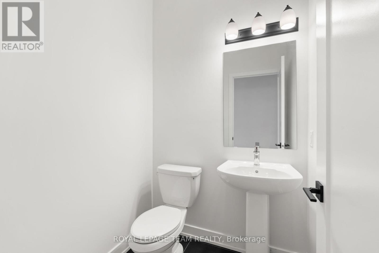 1017 Moore Street, Brockville, Ontario  K6V 7N1 - Photo 25 - X12300638