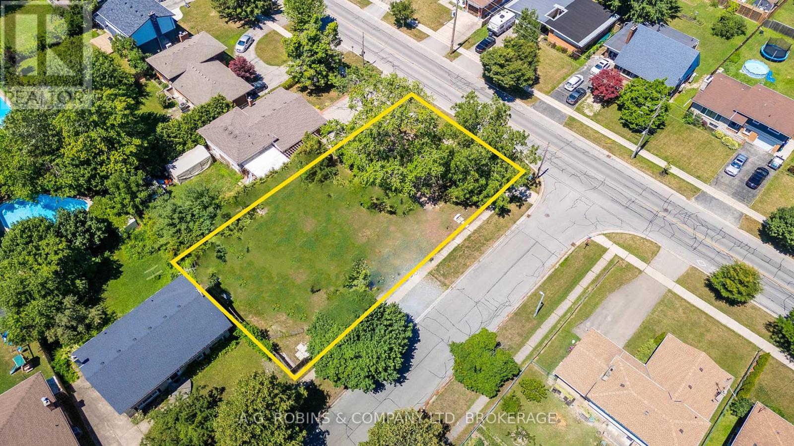 423 Fitch Street, Welland, Ontario  L3C 4W7 - Photo 4 - X12300656