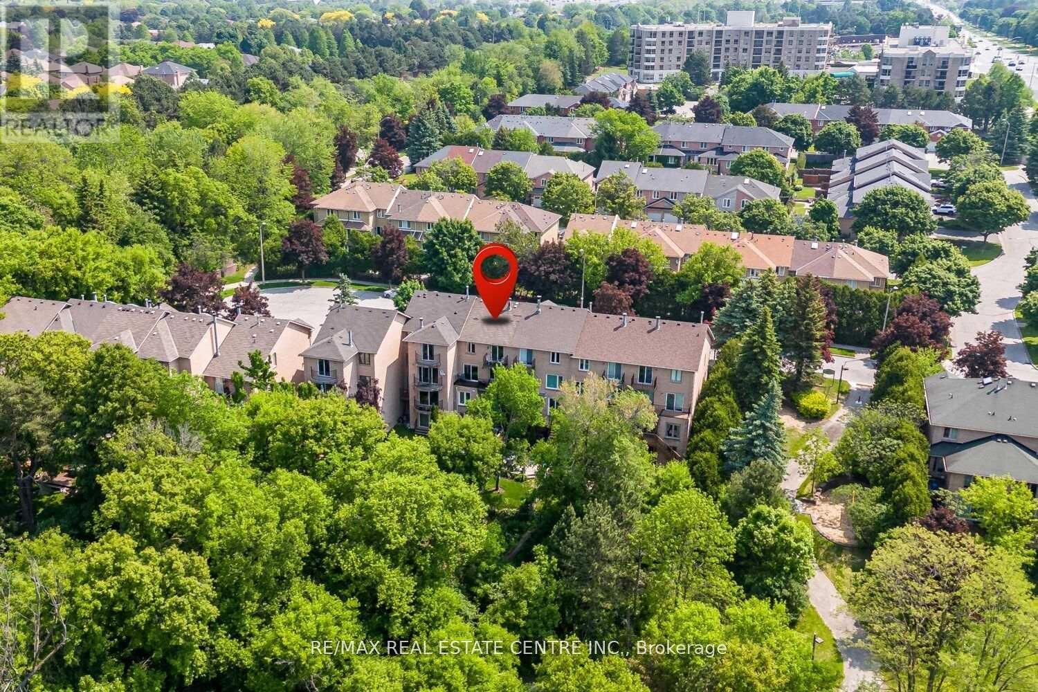 Property at 15 ROCKINGHAM COURT image 2