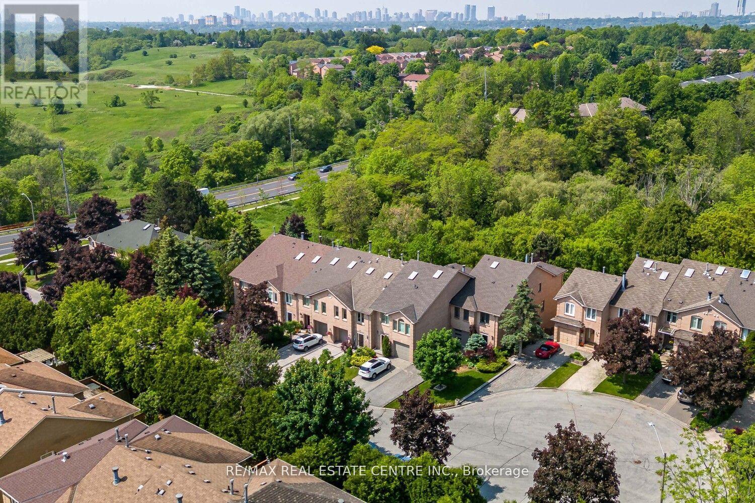 15 Rockingham Court, Markham, Ontario  L3T 7R8 - Photo 37 - N12300497
