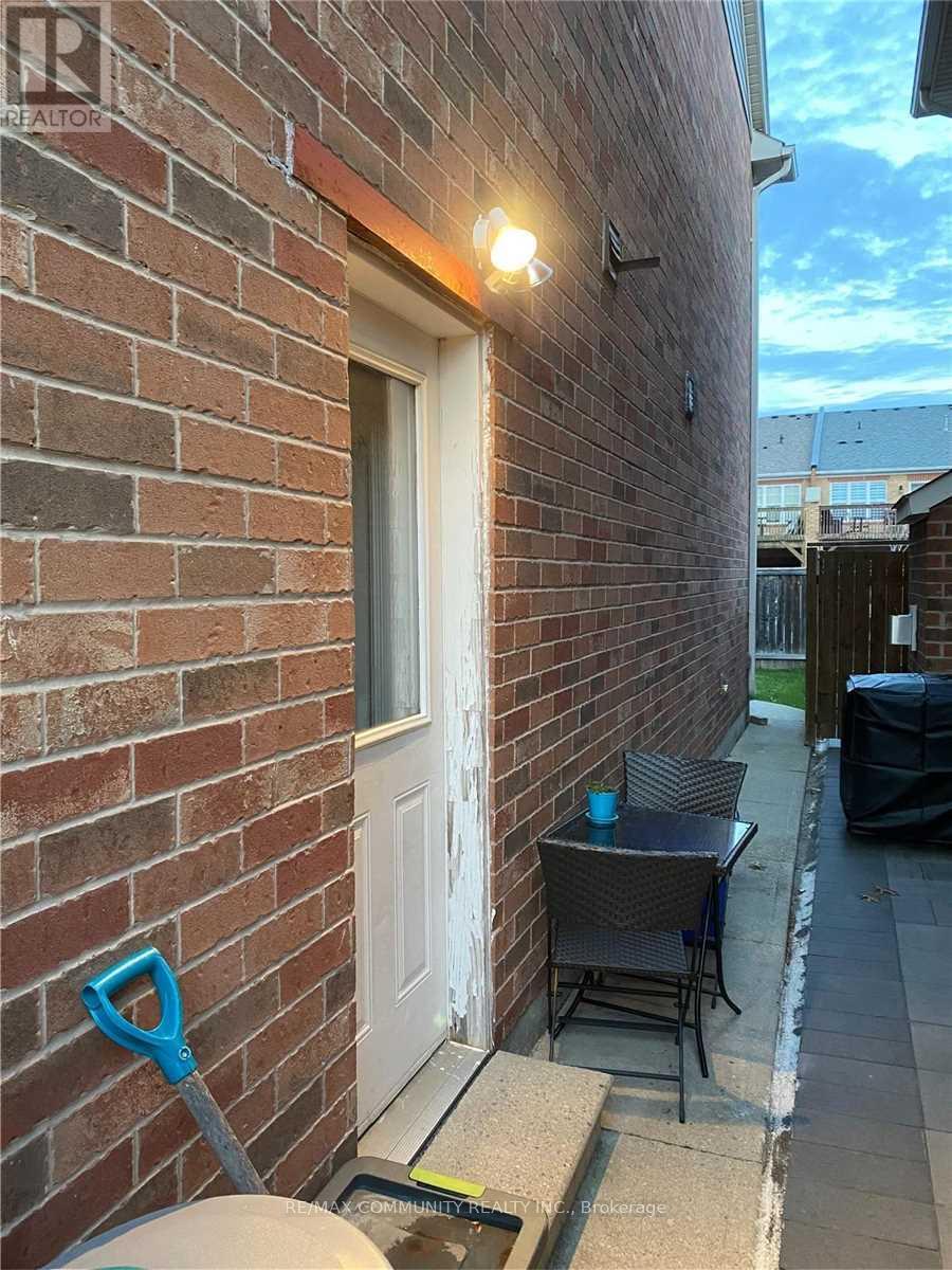 5 Peony Street, Markham, Ontario  L6B 1M2 - Photo 2 - N12300550