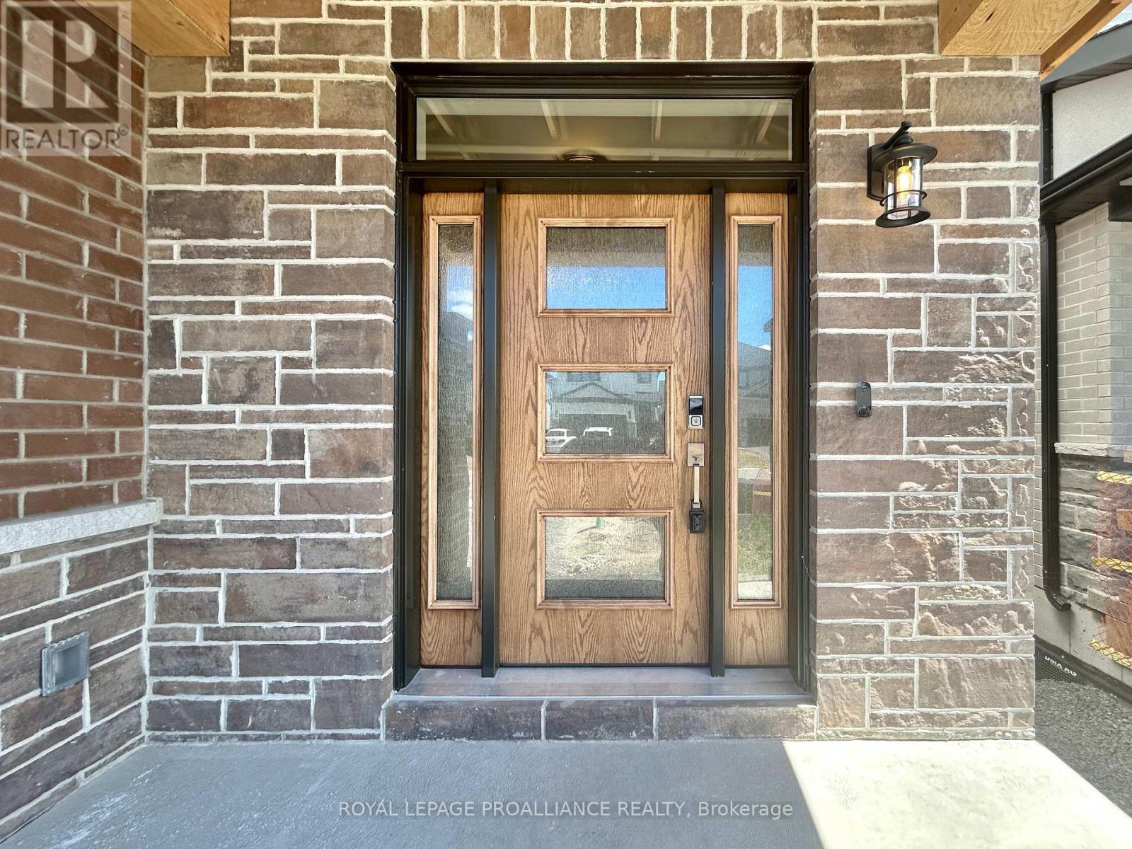 14 Peace River Street, Belleville, Ontario  K8N 0V6 - Photo 2 - X12300624