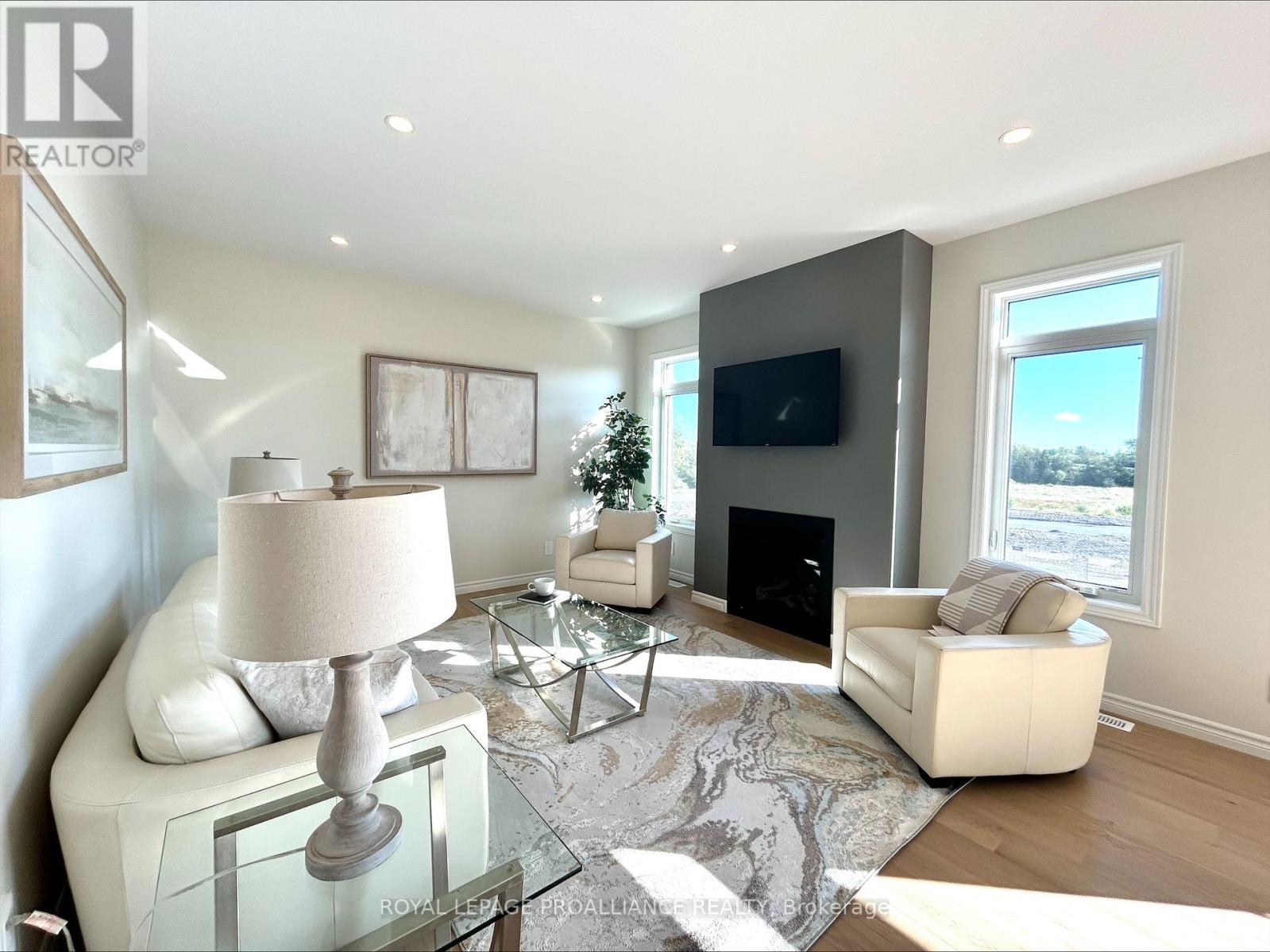 14 Peace River Street, Belleville, Ontario  K8N 0V6 - Photo 8 - X12300624