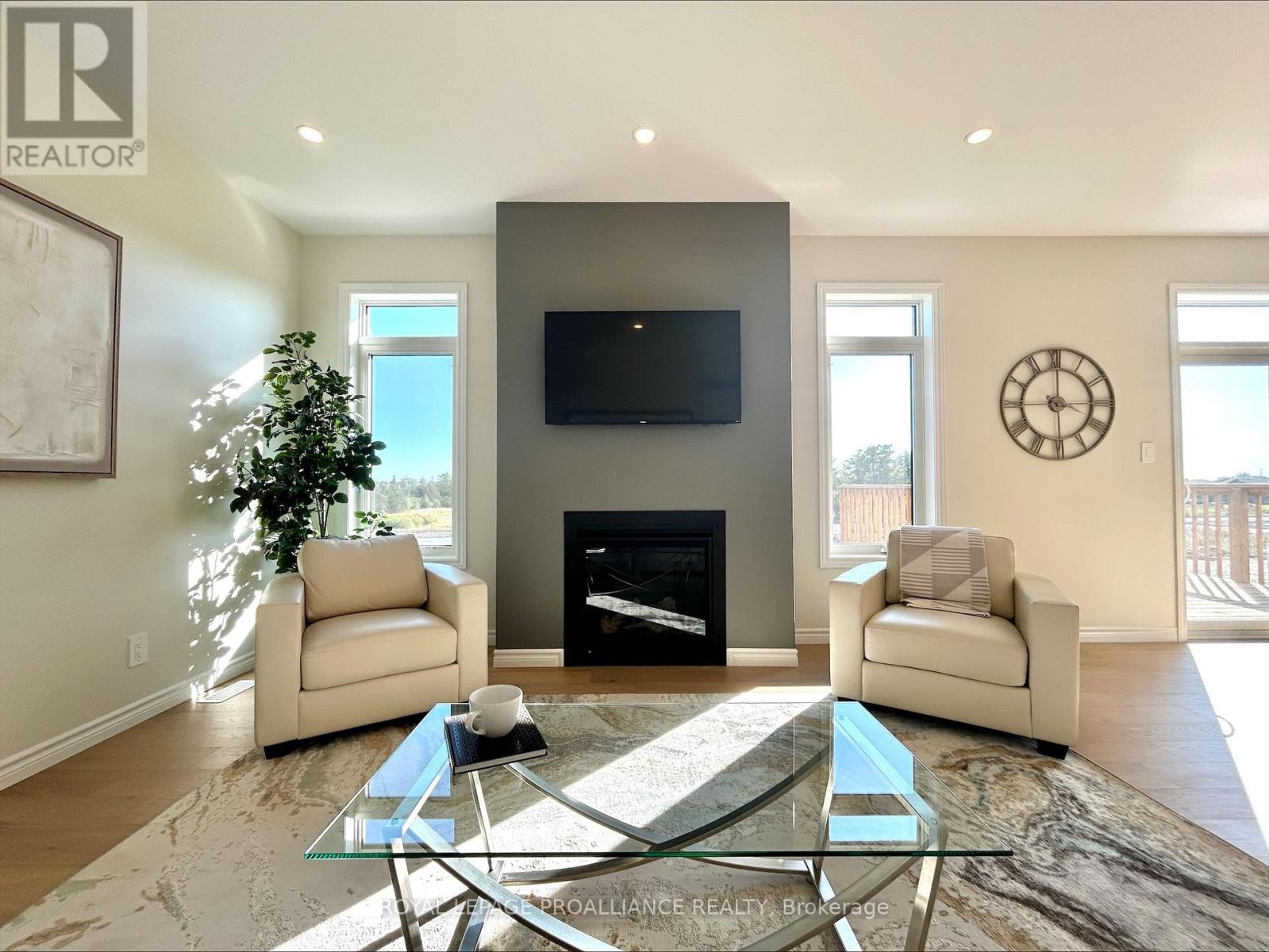 14 Peace River Street, Belleville, Ontario  K8N 0V6 - Photo 9 - X12300624