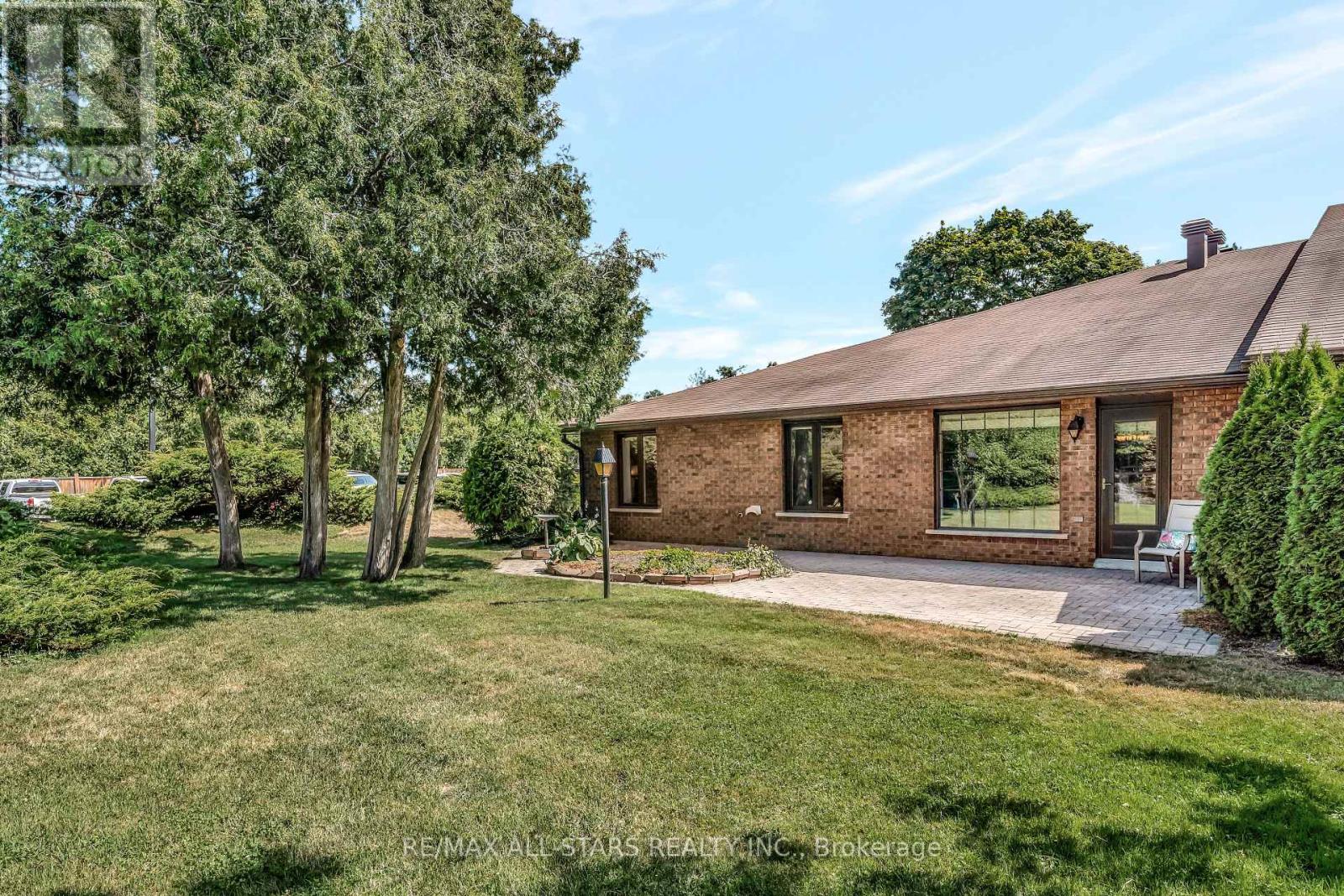 101 - 200 East Street S, Kawartha Lakes, Ontario  K0M 1A0 - Photo 1 - X12300631