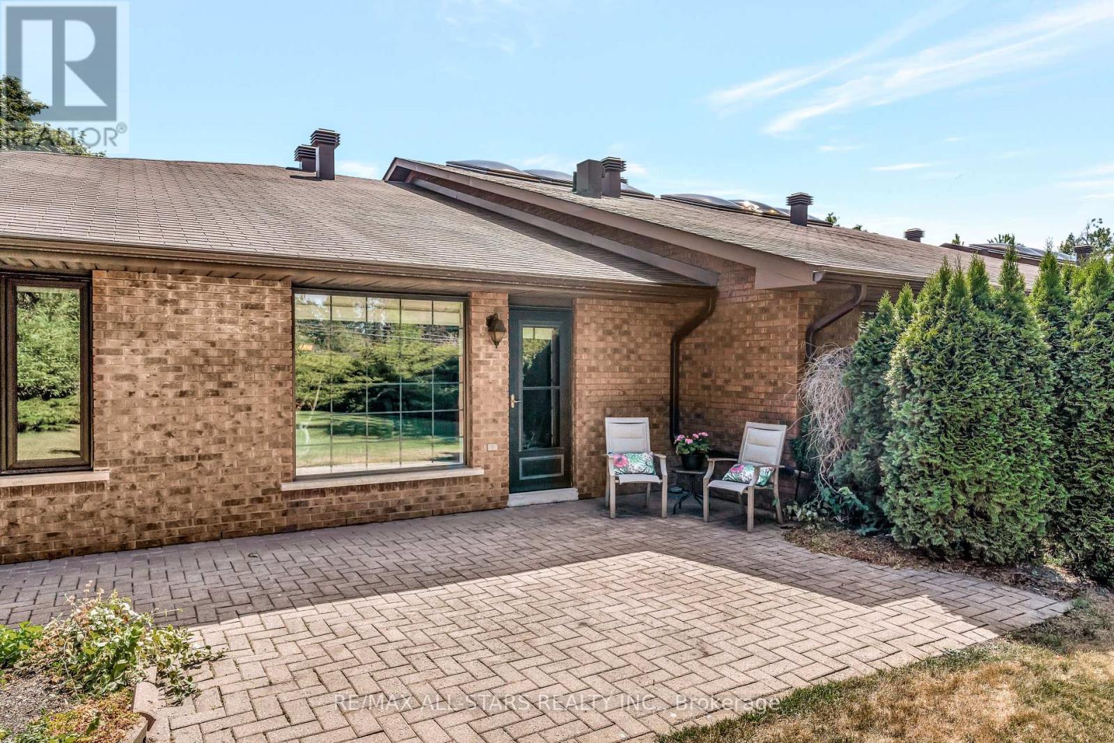 101 - 200 East Street S, Kawartha Lakes, Ontario  K0M 1A0 - Photo 2 - X12300631