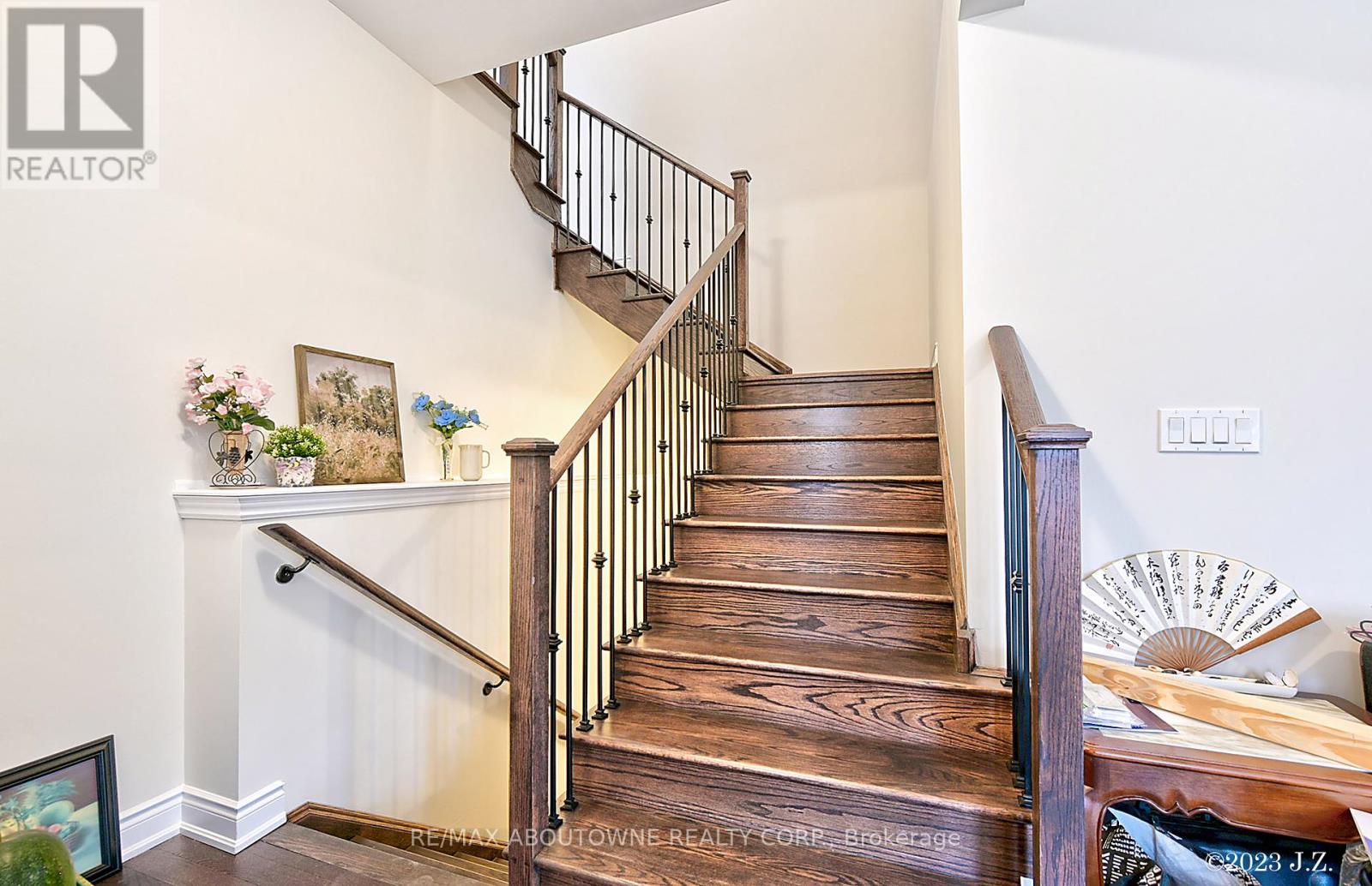 Unit 1 - 1197 Stag Hollow, Oakville, Ontario  L6M 4G3 - Photo 2 - W12300565