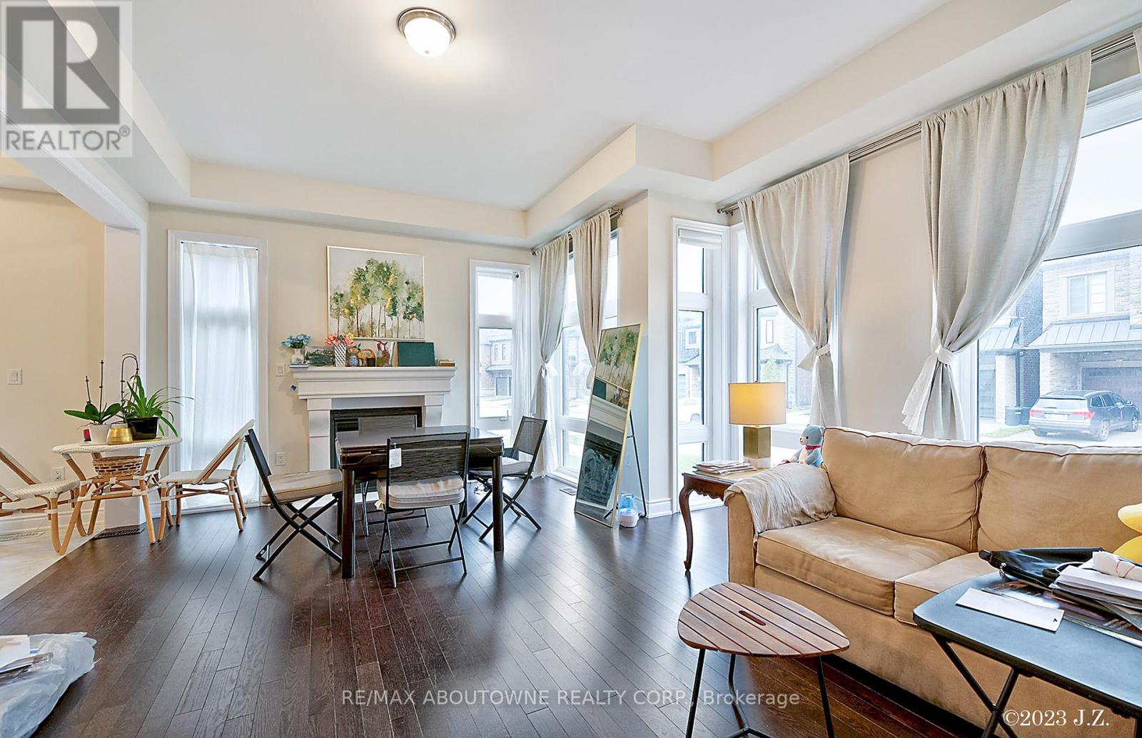 Unit 1 - 1197 Stag Hollow, Oakville, Ontario  L6M 4G3 - Photo 4 - W12300565