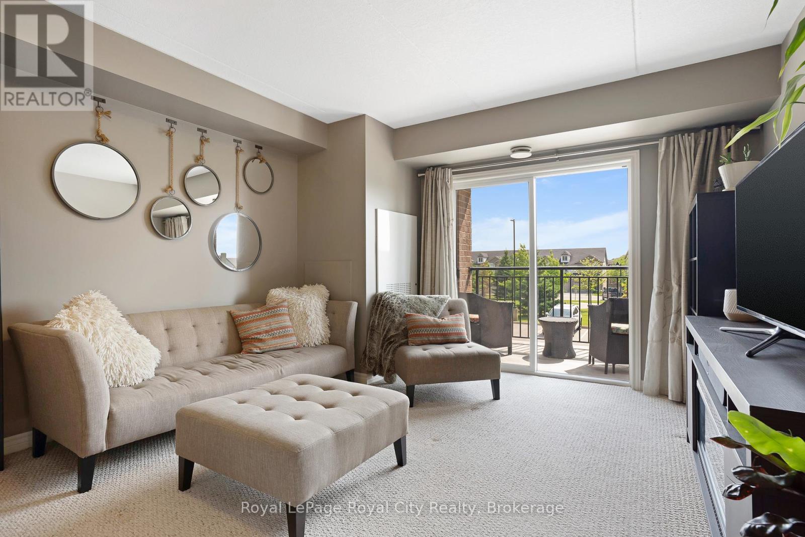 Property at 214 - 45 KINGSBURY SQUARE image 1