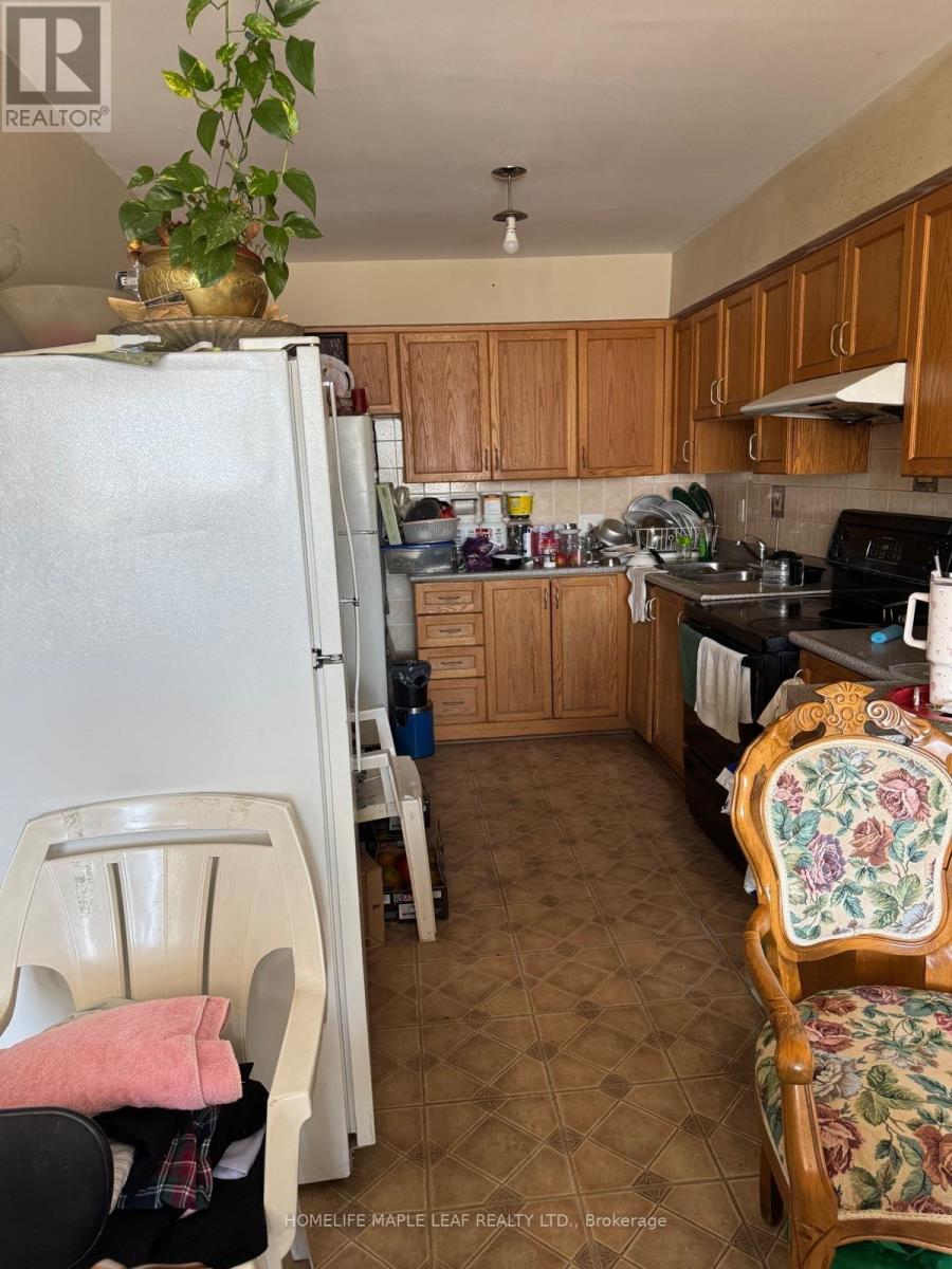 1676 Eglinton Avenue W, Toronto, Ontario  M6E 2H5 - Photo 4 - W12295935