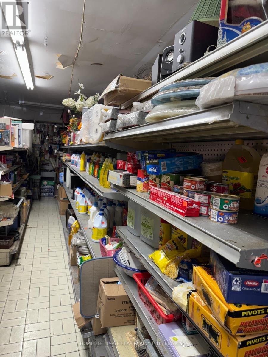1676 Eglinton Avenue W, Toronto, Ontario  M6E 2H5 - Photo 20 - W12295935