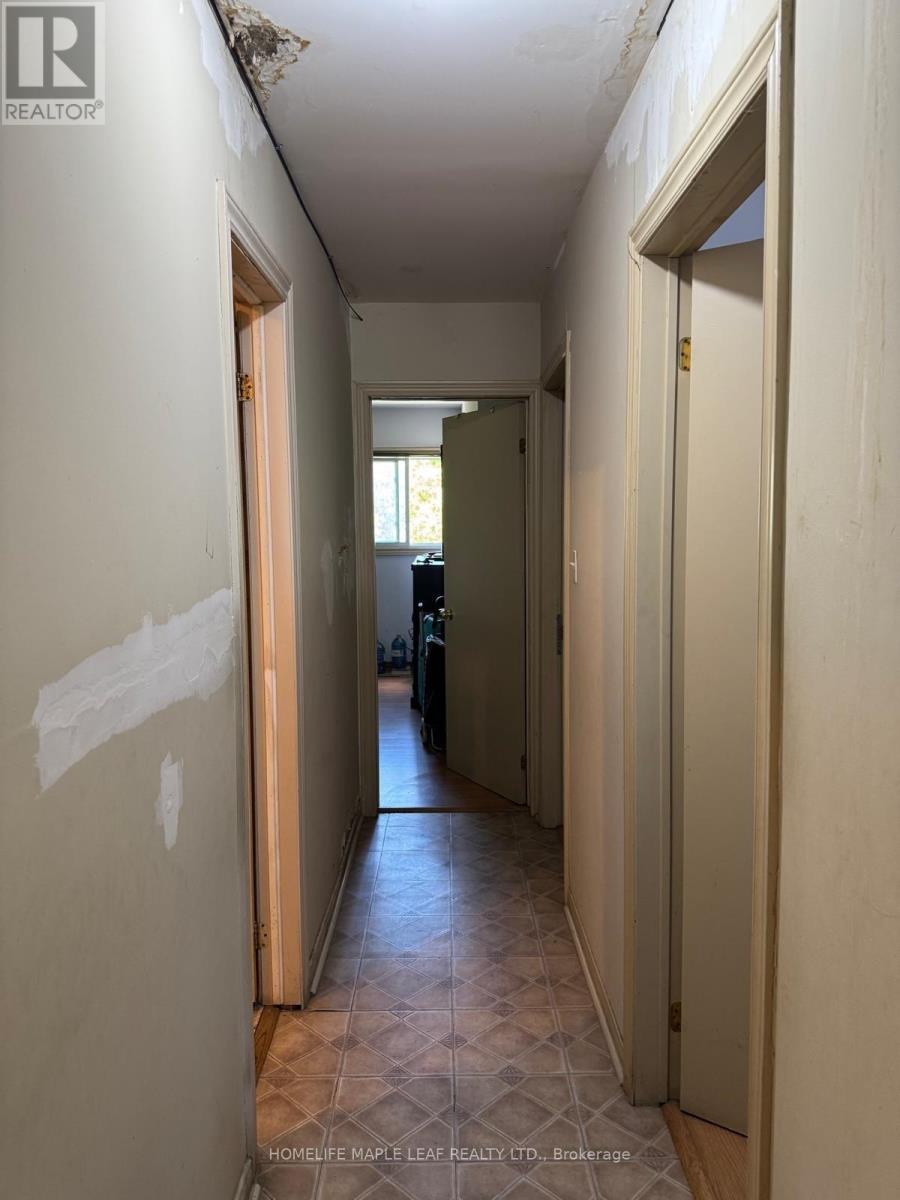 1676 Eglinton Avenue W, Toronto, Ontario  M6E 2H5 - Photo 7 - W12295935