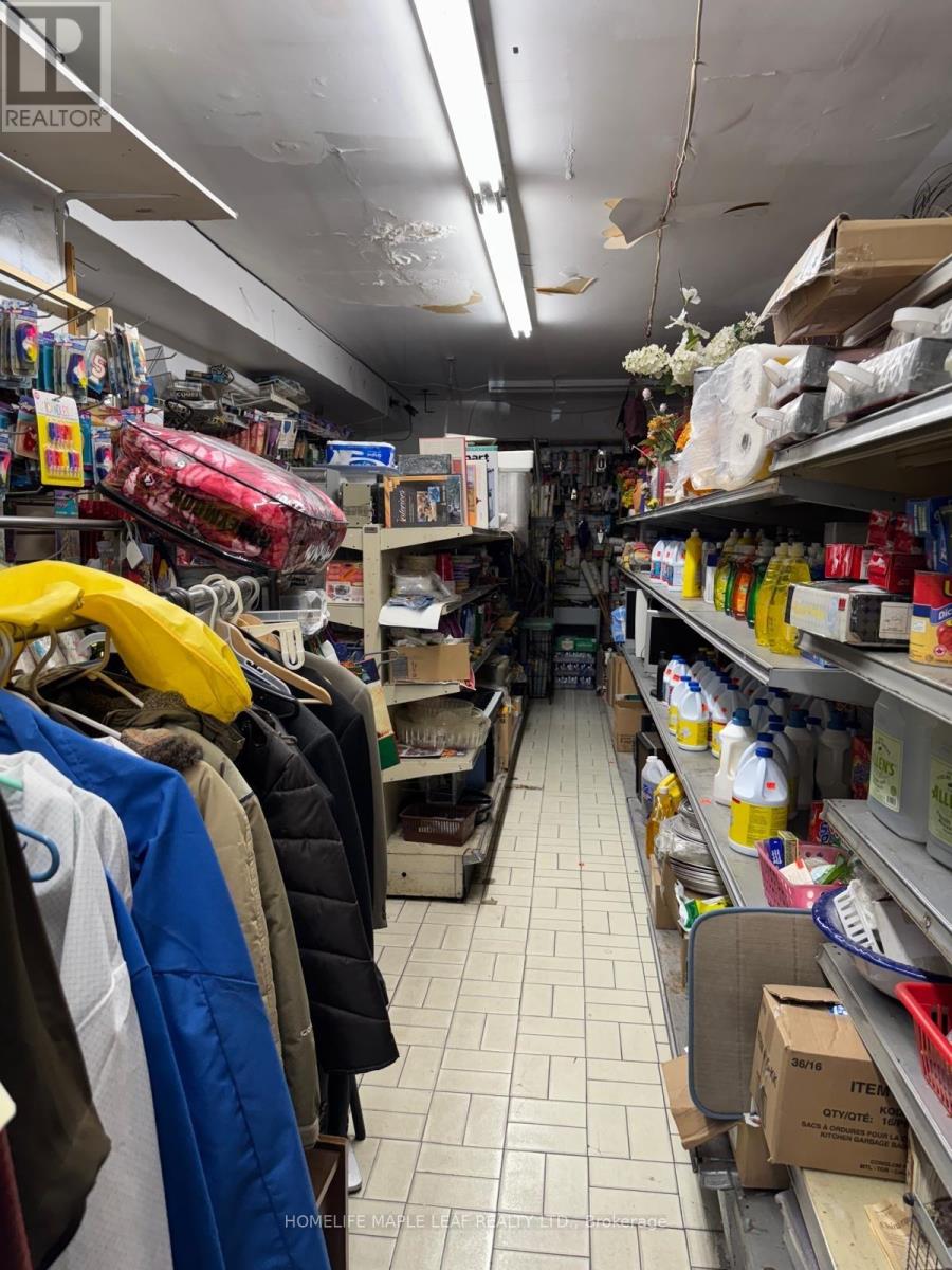 1676 Eglinton Avenue W, Toronto, Ontario  M6E 2H5 - Photo 18 - W12295935