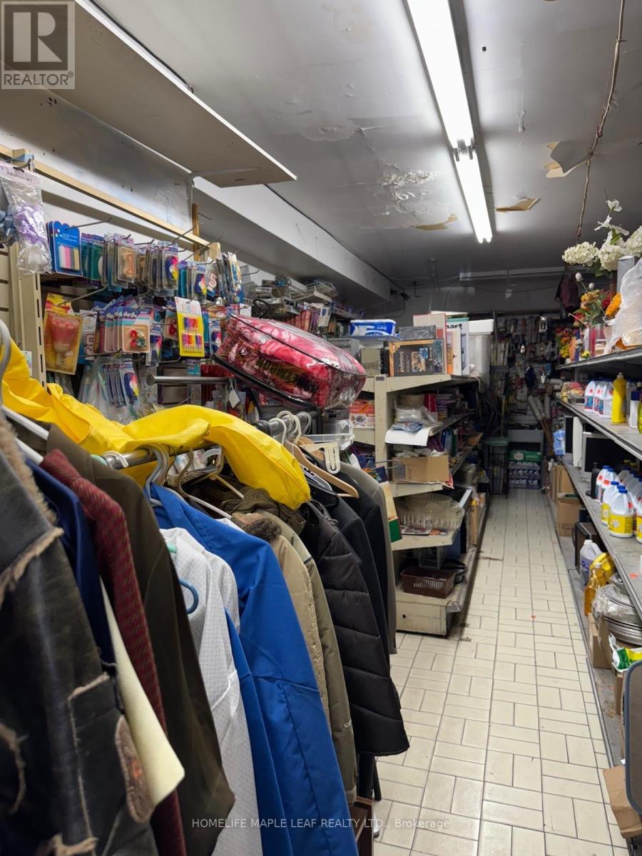 1676 Eglinton Avenue W, Toronto, Ontario  M6E 2H5 - Photo 19 - W12295935